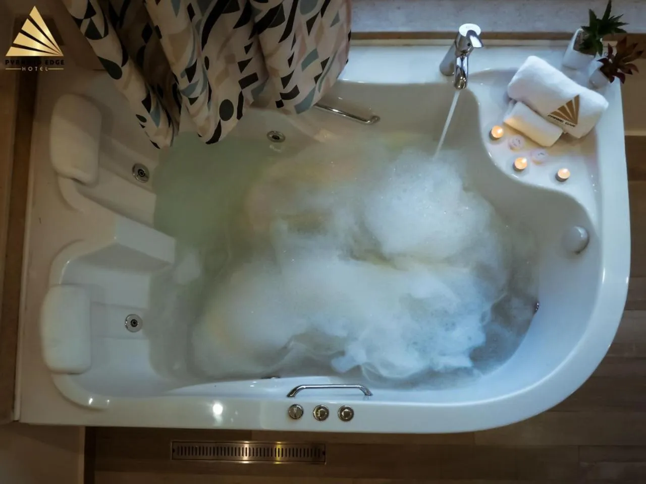 Bath in Pyramid Edge Hotel & Exclusive Pyramids View Rooftop