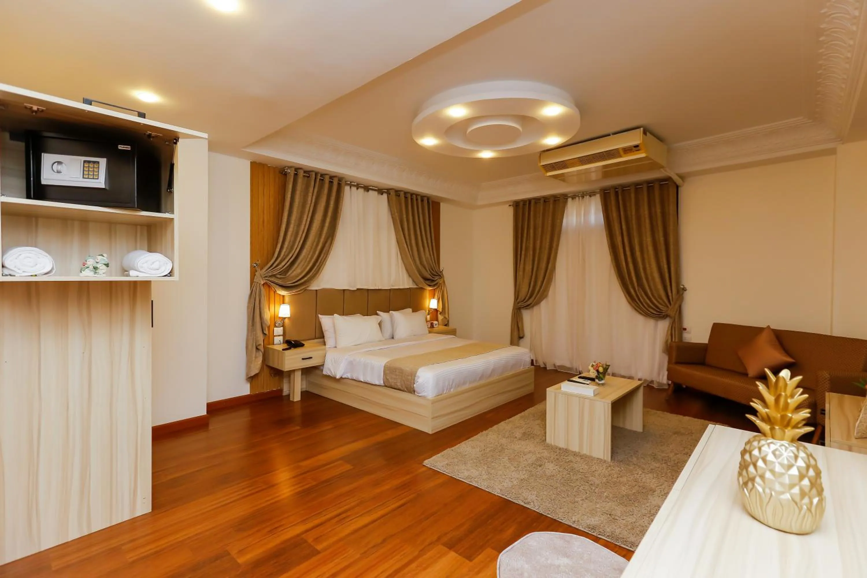 Bed in Pyramid Edge Hotel & Exclusive Pyramids View Rooftop