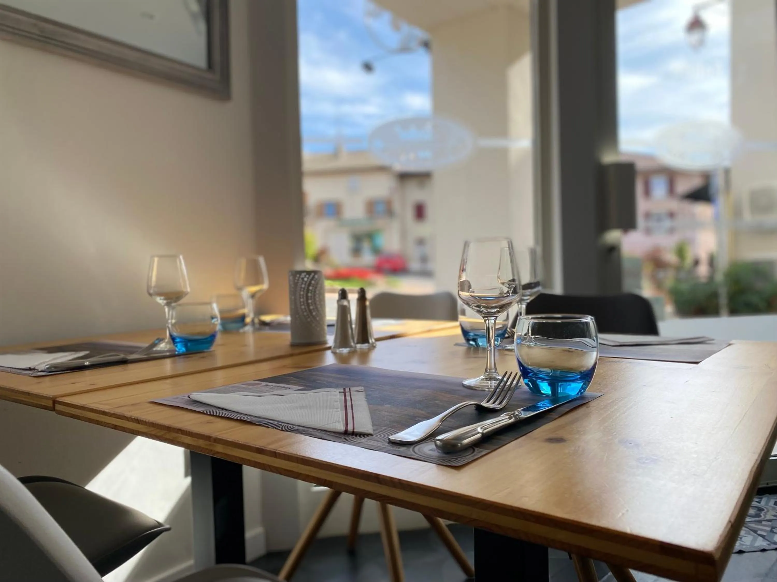 Restaurant/places to eat in La Rose