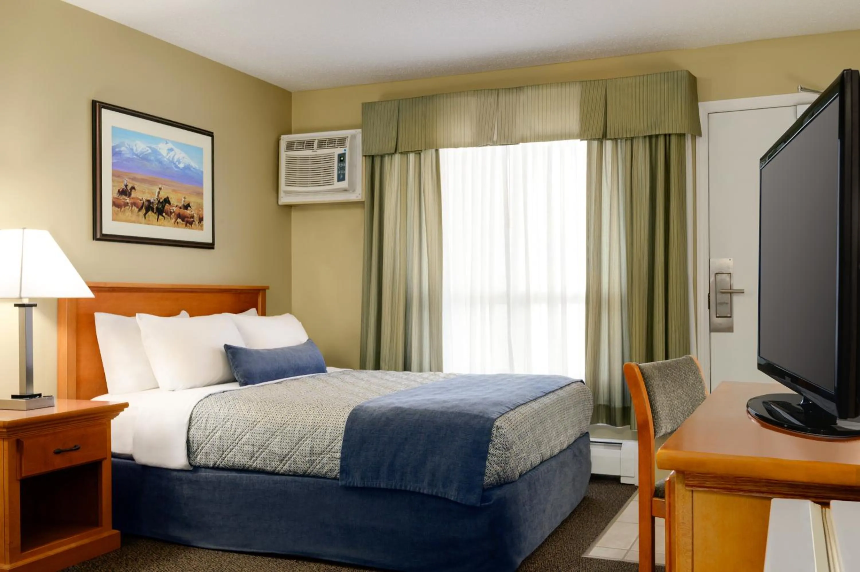 Bedroom, Bed in Travelodge by Wyndham Edson