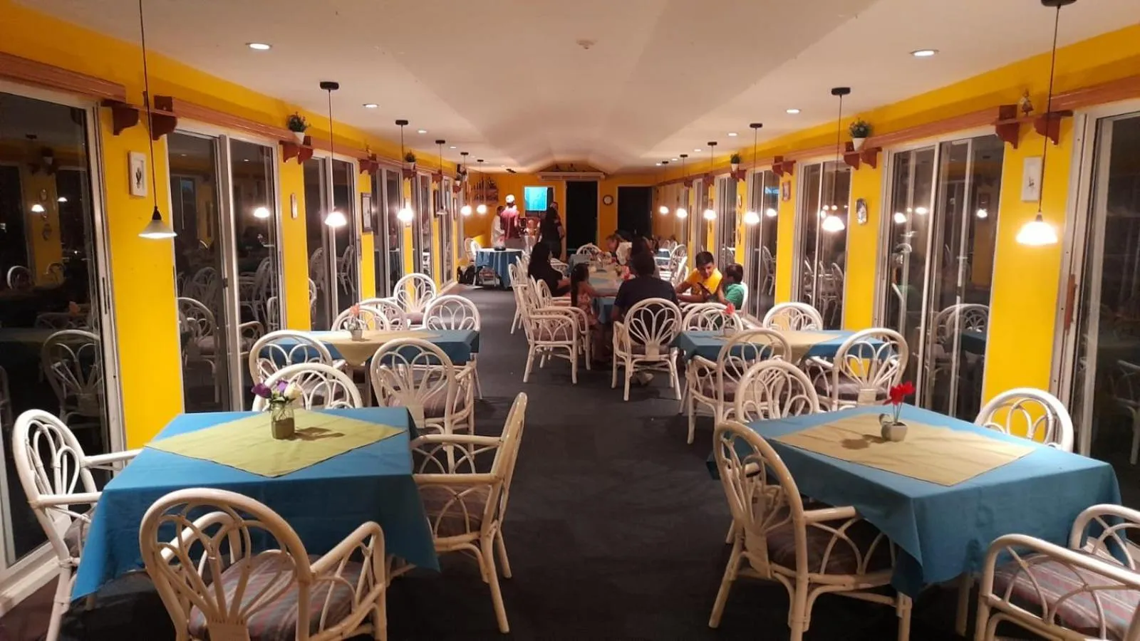 Restaurant/places to eat in Hotel El Delfin