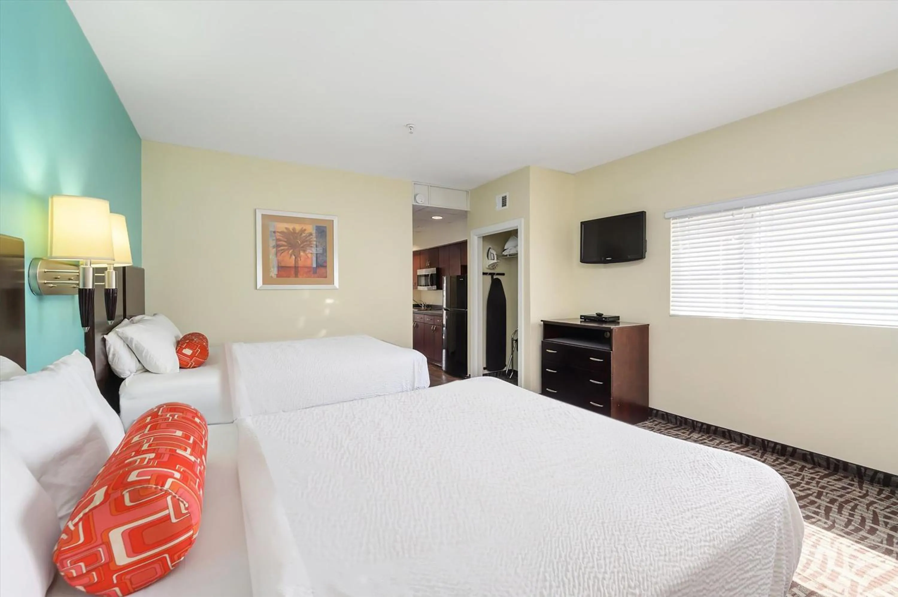 Bedroom, Bed in Monte Carlo Condos Ocean City