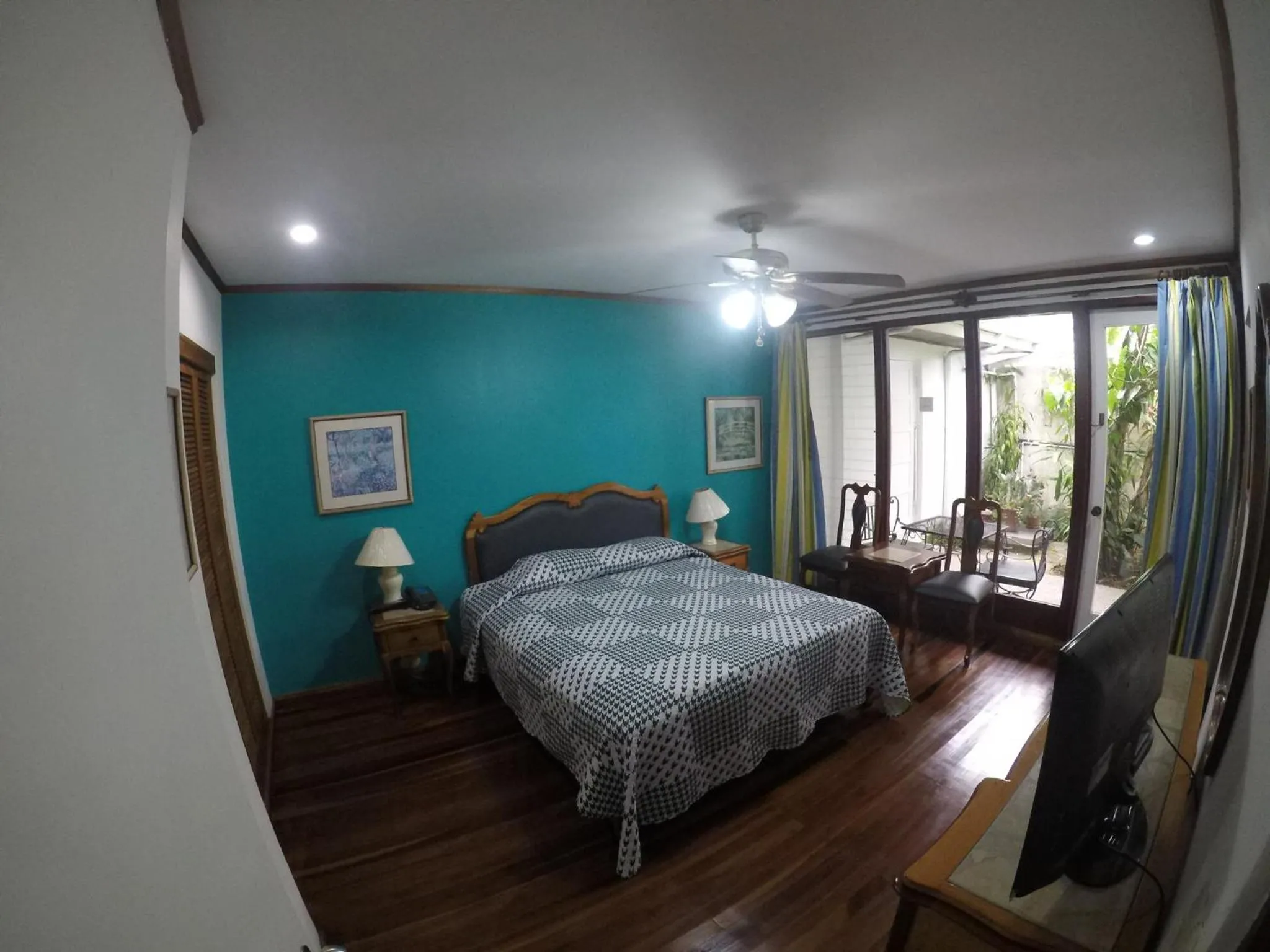 Photo of the whole room, Bed in La Bergerac Boutique Hotel