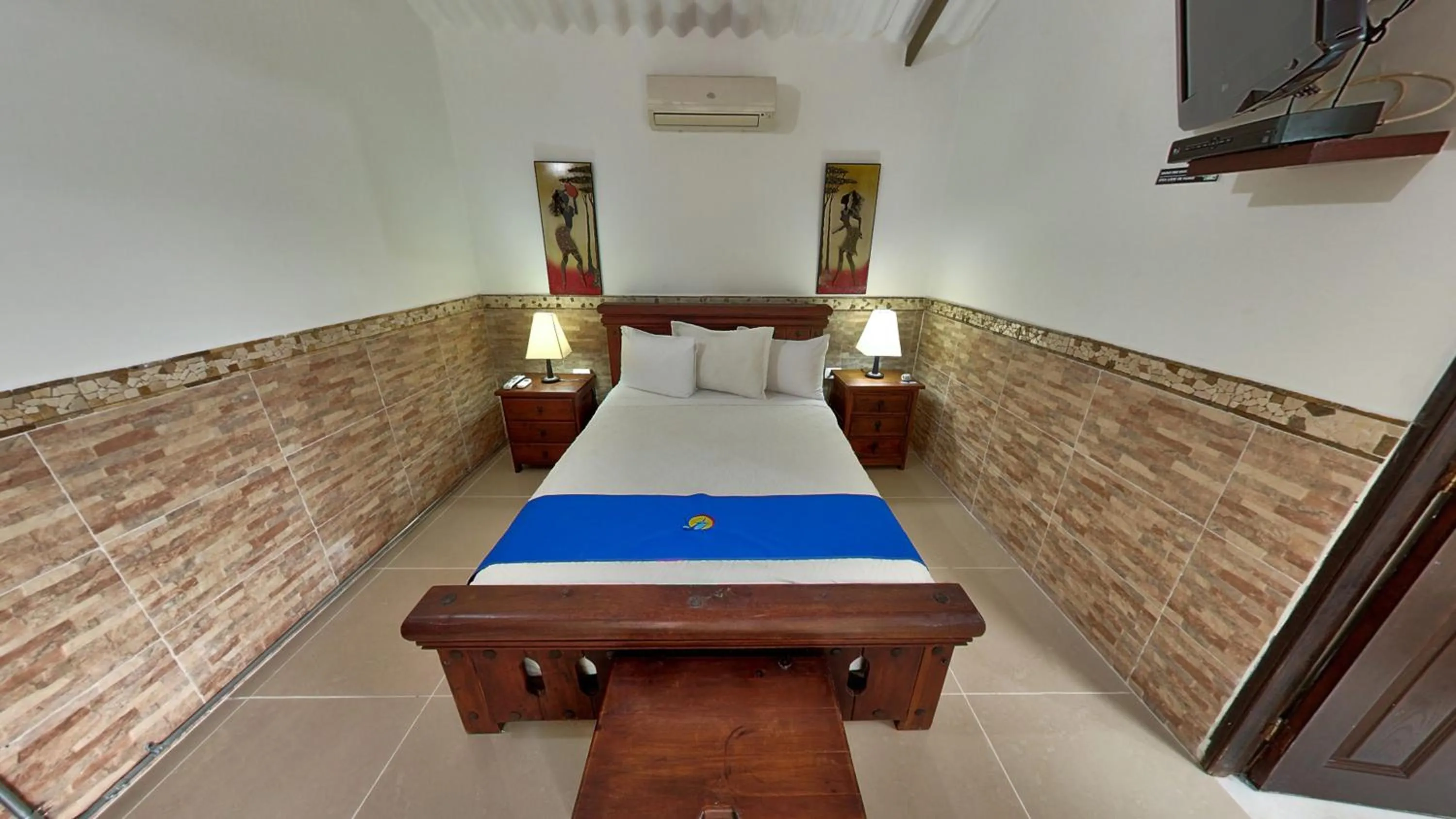 Photo of the whole room, Bed in Hotel Boutique Villas de San Sebastián