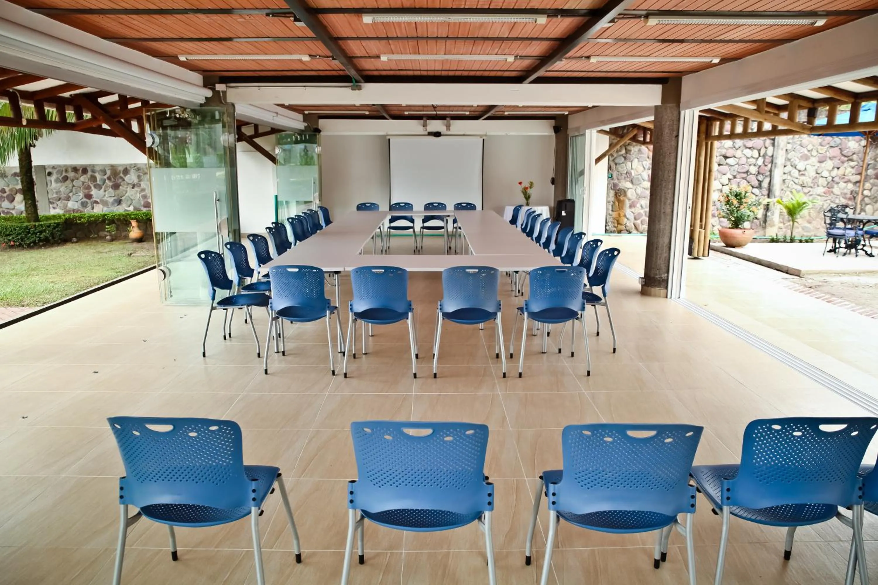 Communal lounge/ TV room in Hotel Boutique Villas de San Sebastián