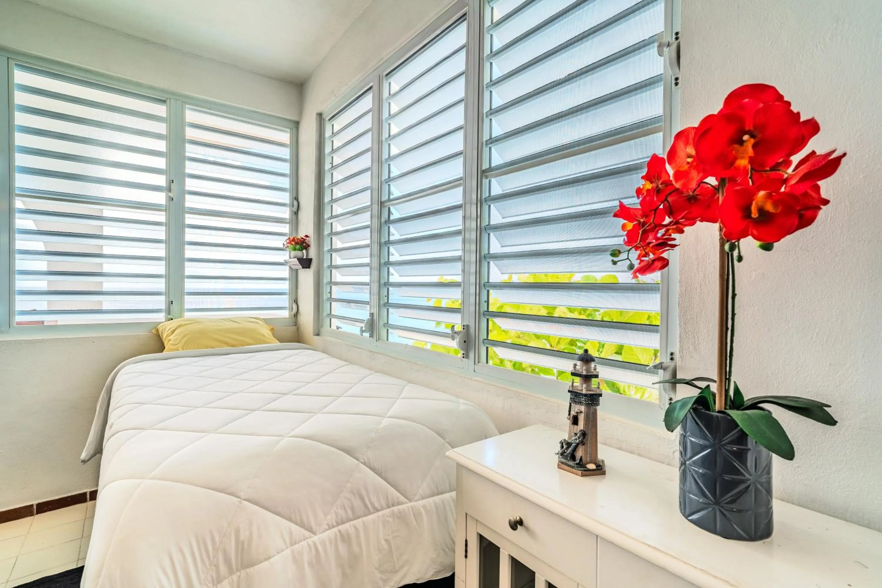 Bed in Coconut Palms Inn