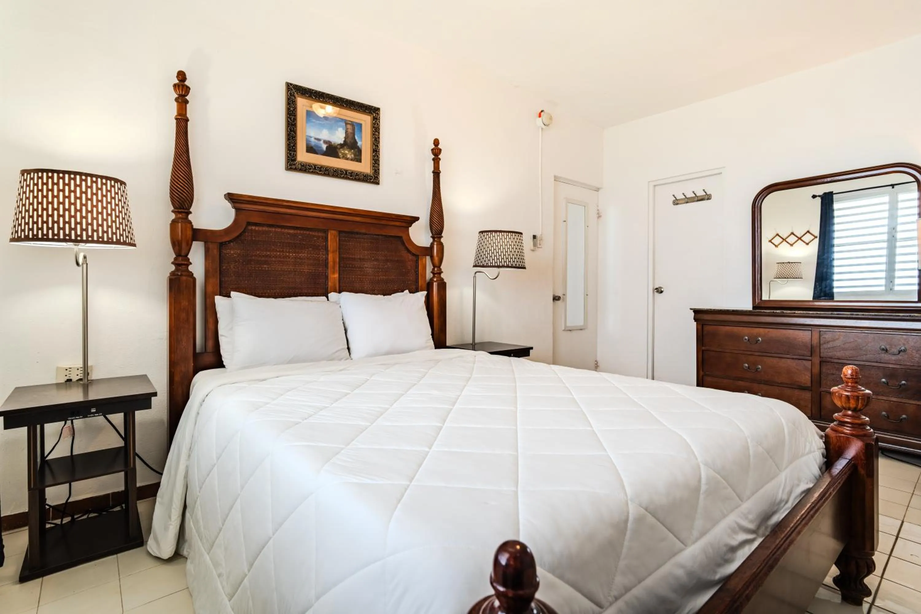 Bed in Coconut Palms Inn