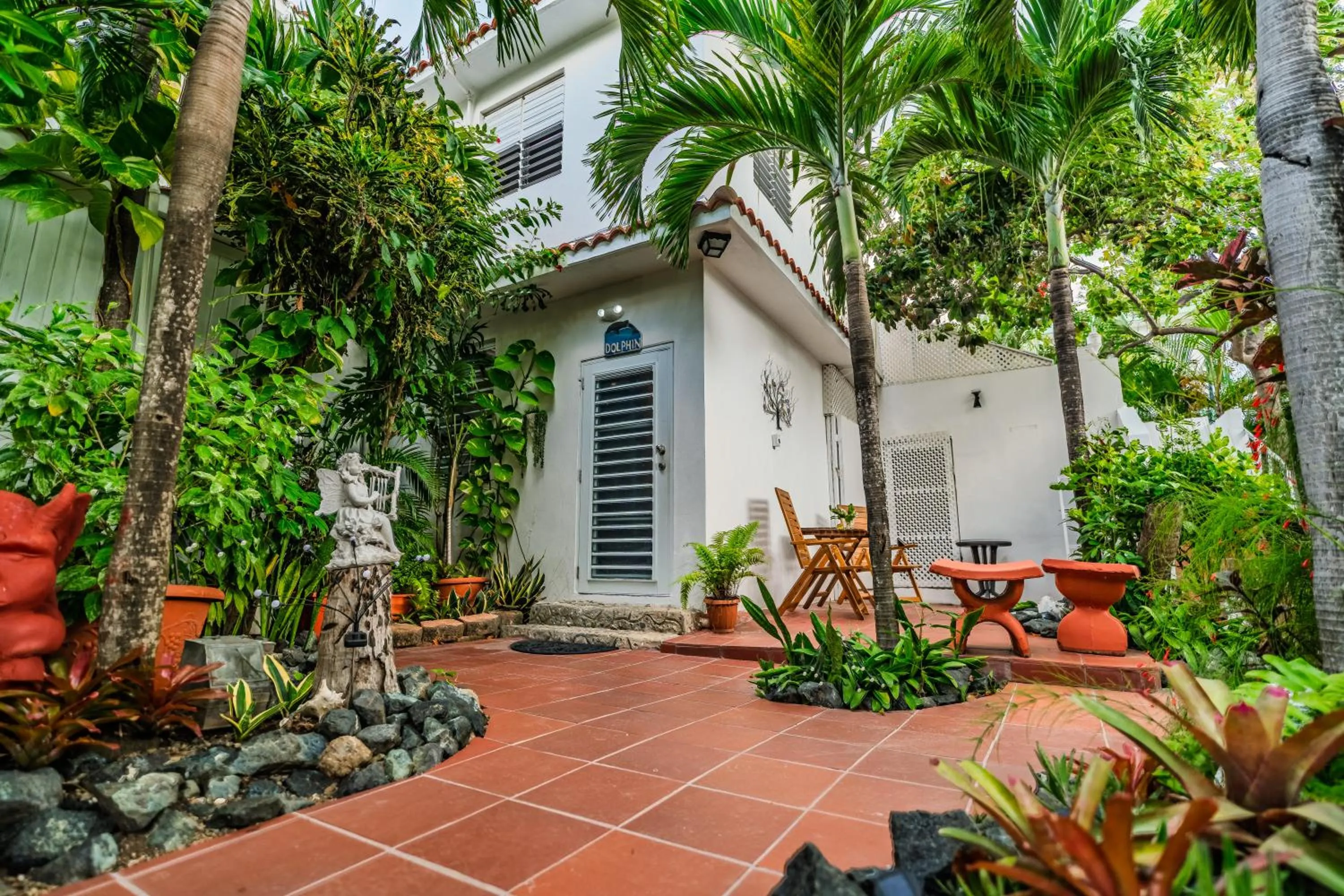 Patio in Coconut Palms Inn