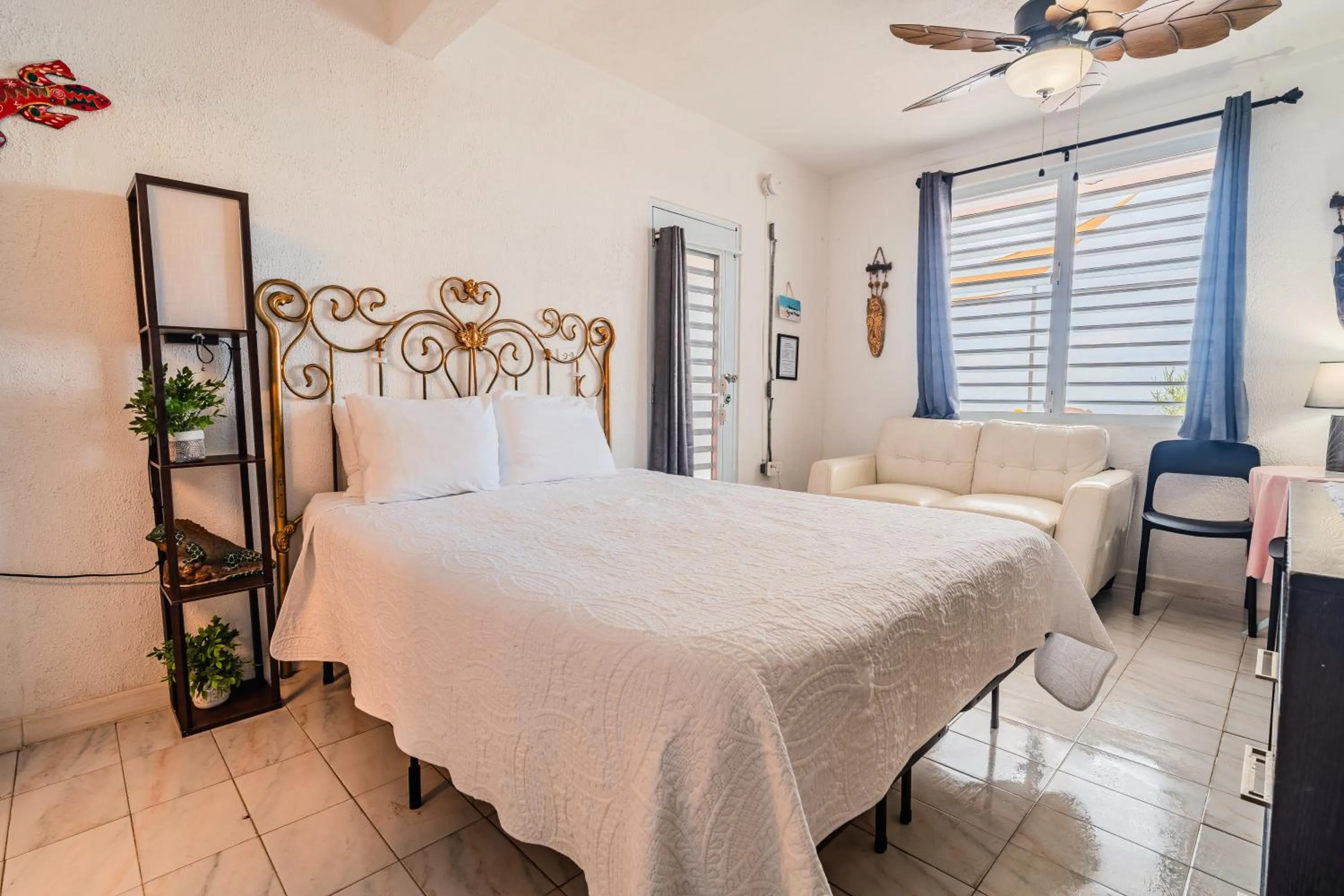 Bed in Coconut Palms Inn