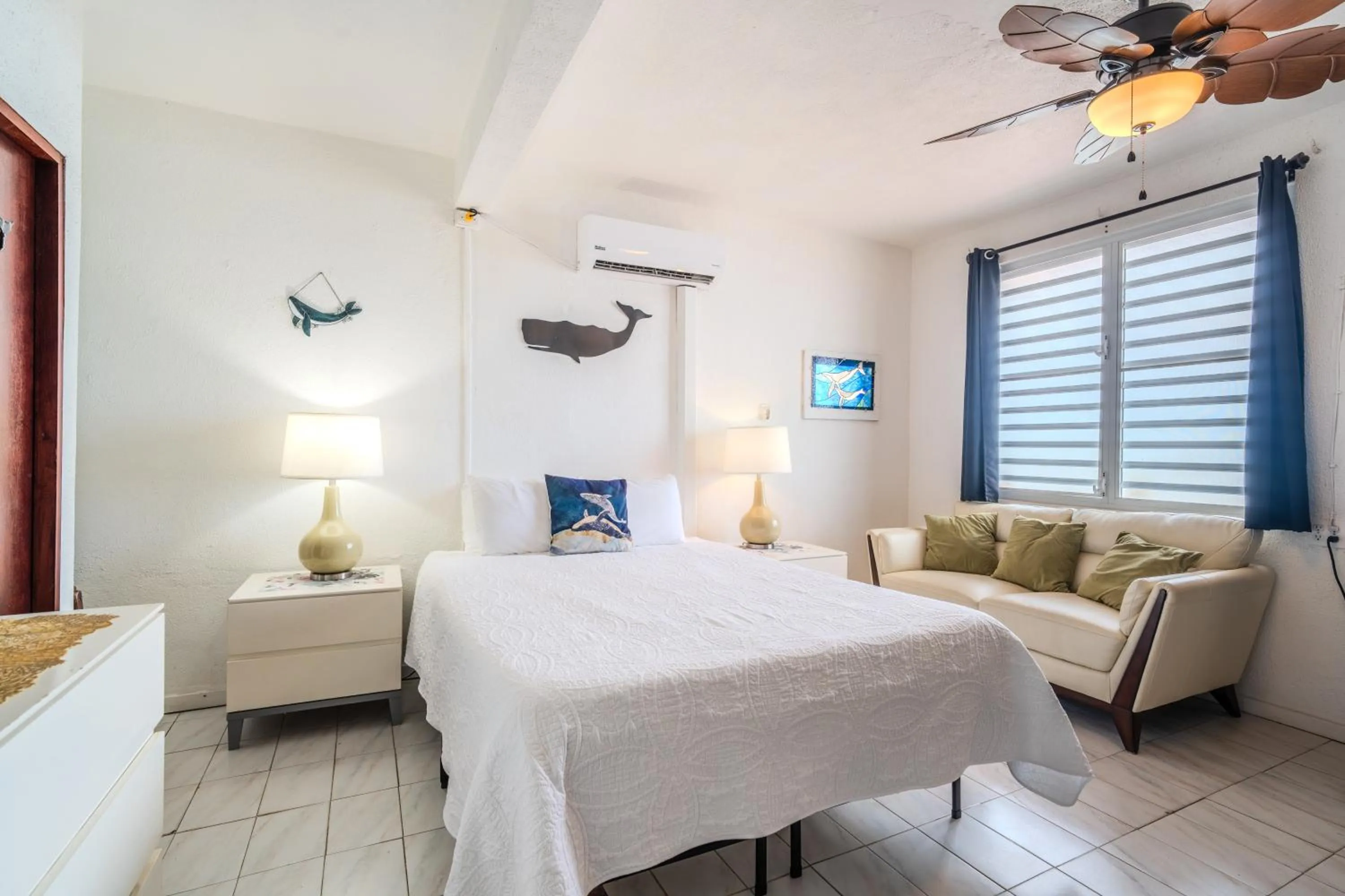 Bed in Coconut Palms Inn