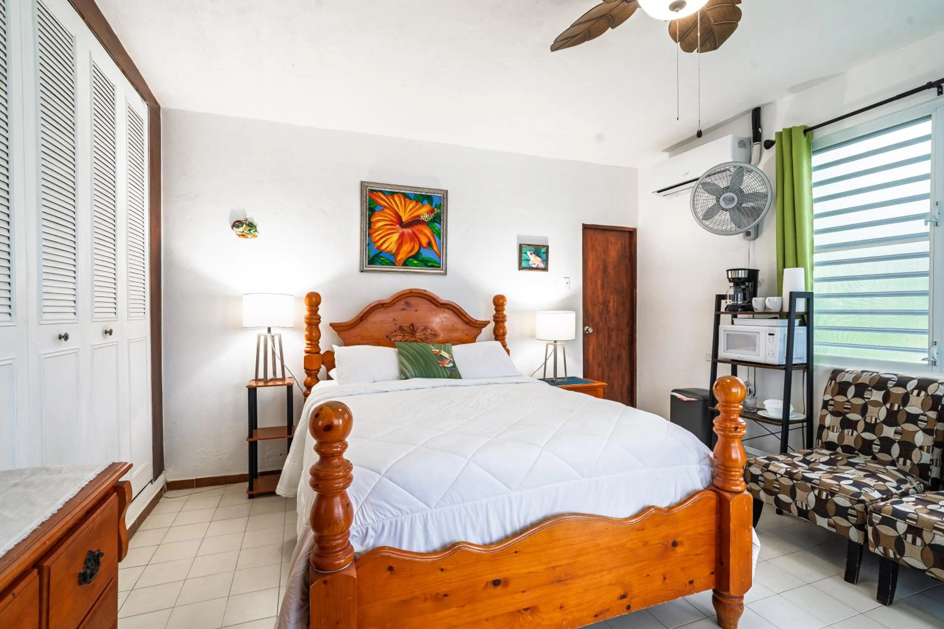 Bed in Coconut Palms Inn
