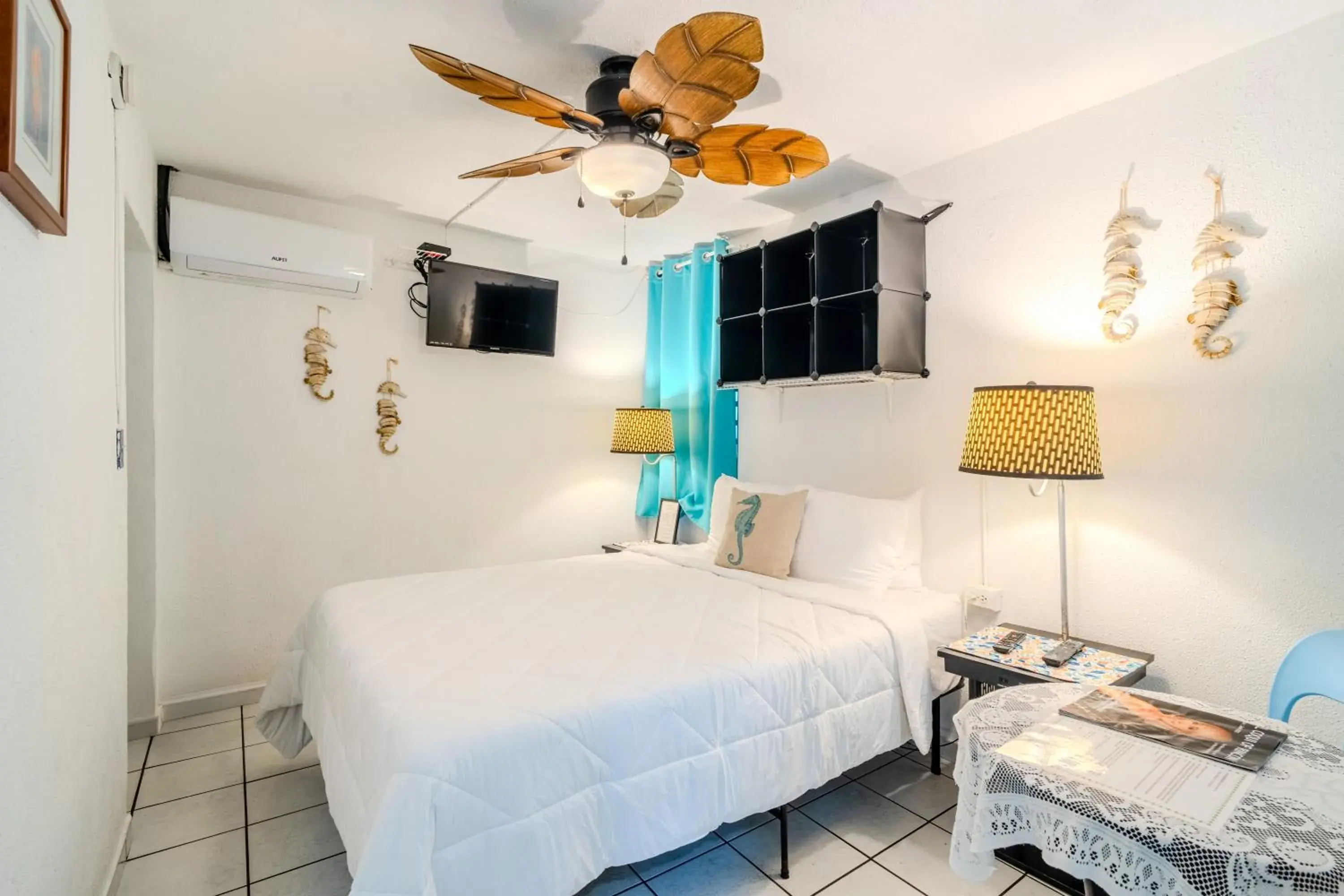 Queen Room with Garden View in Coconut Palms Inn Queen Room with Garden View in Coconut Palms Inn