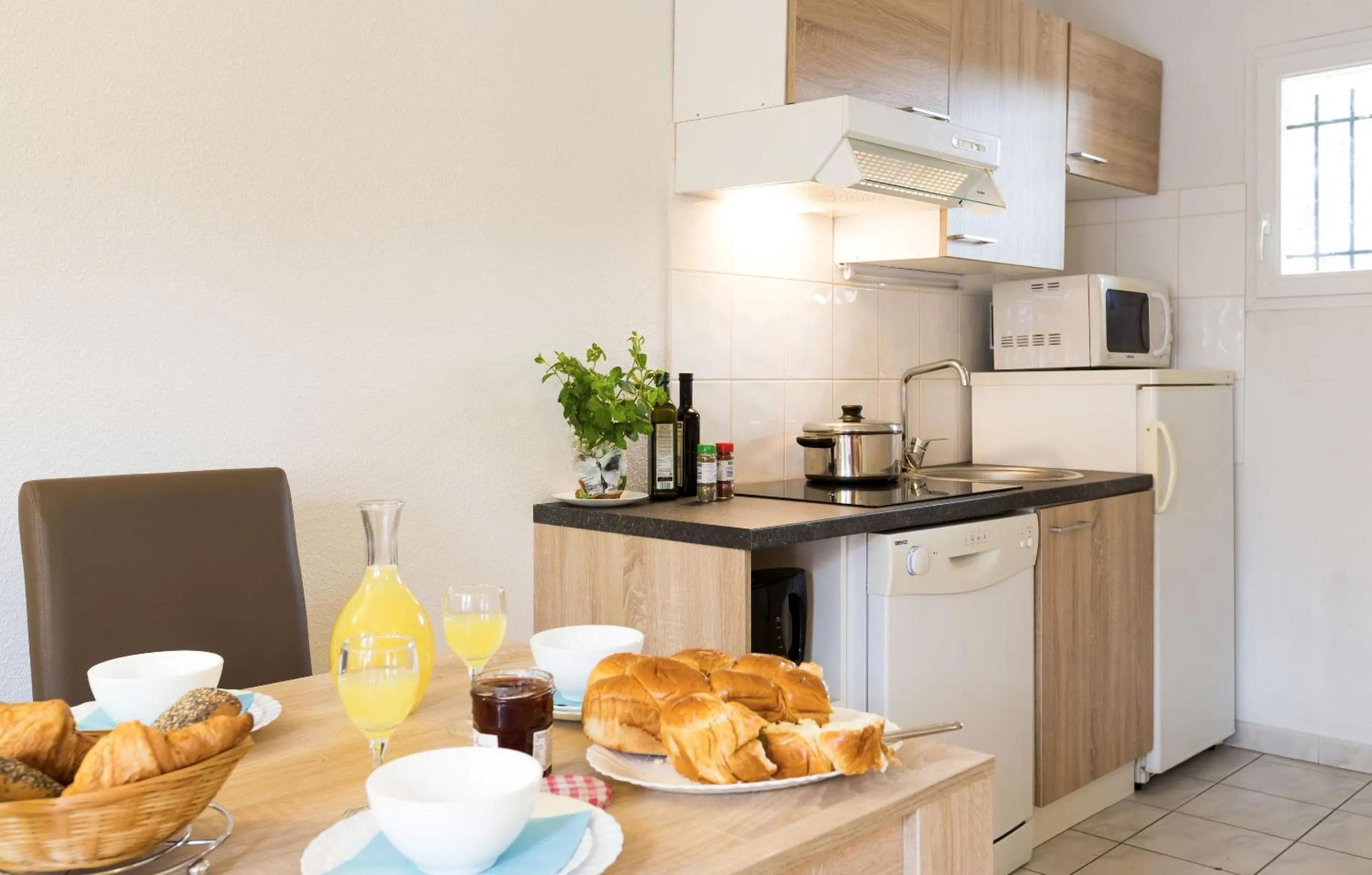 Kitchen or kitchenette in Résidence Odalys Les Hauts de Salavas