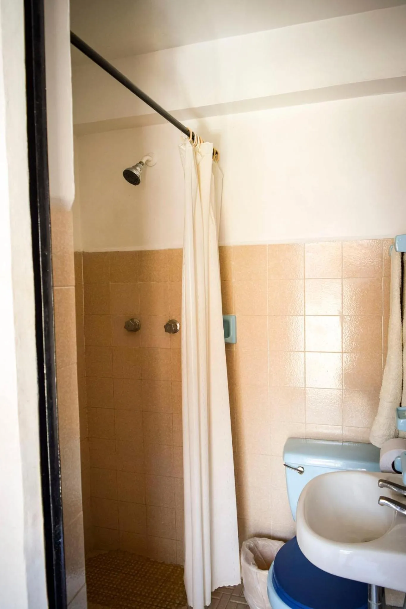 Shower in Hotel Posada Santa Anita