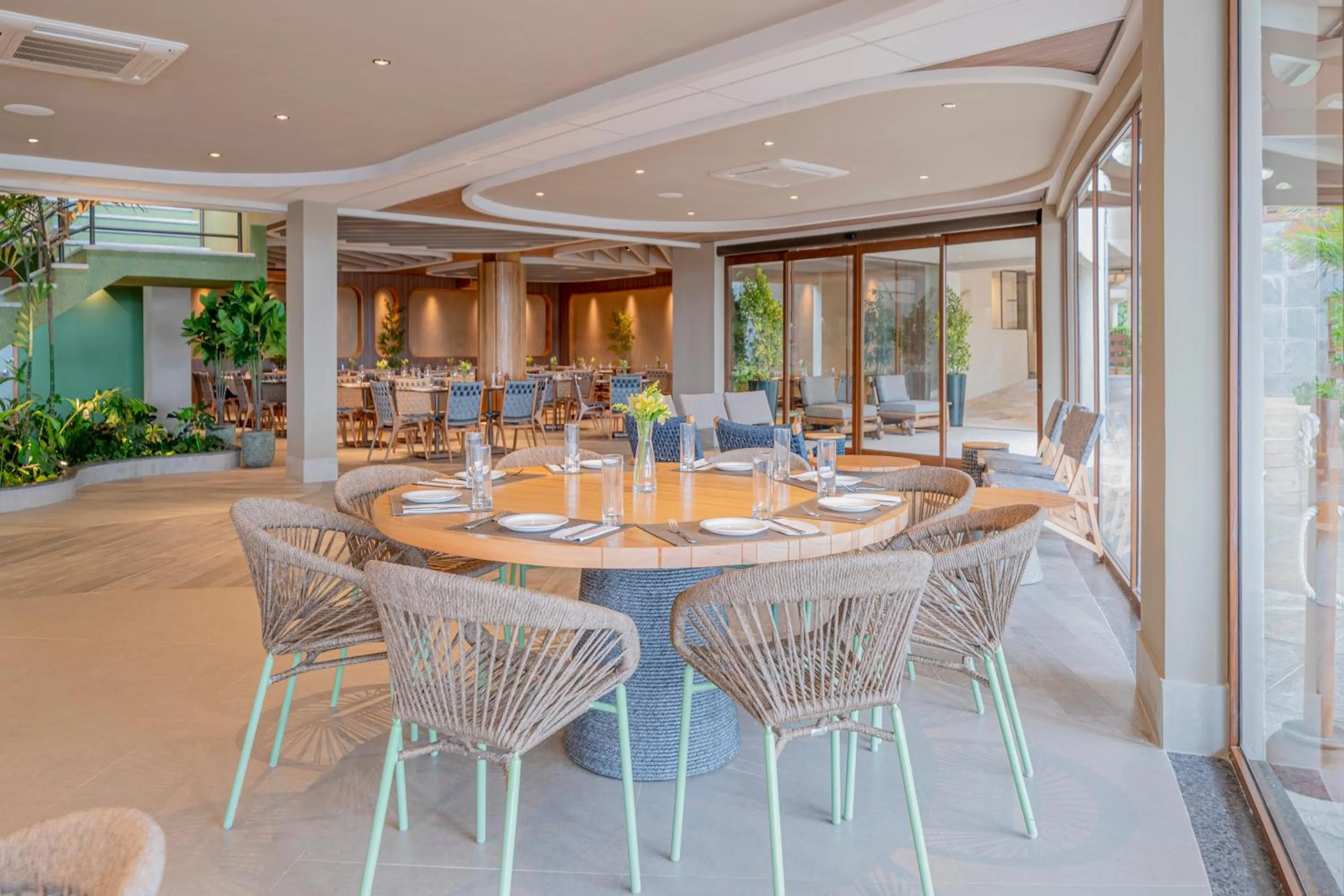 Restaurant/places to eat in Beach Park Resort - Suites