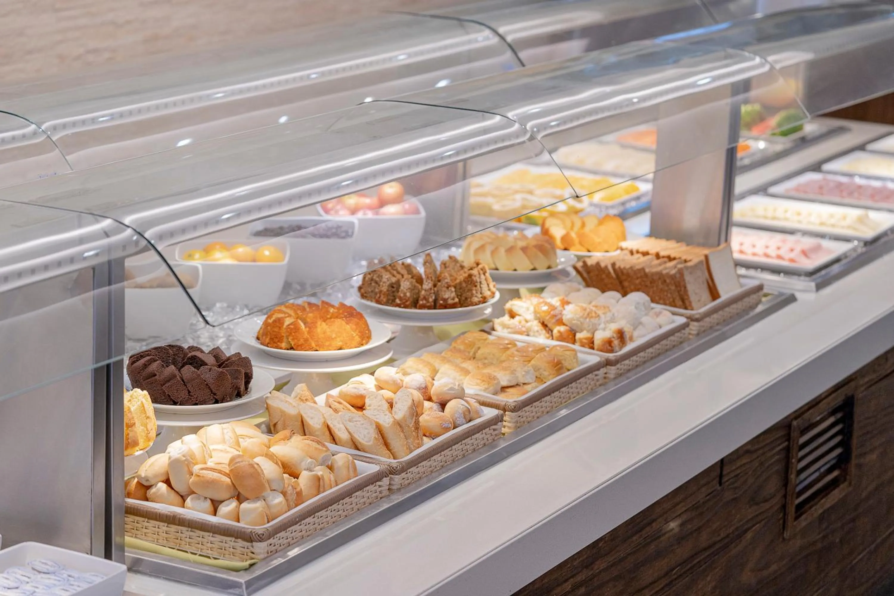 Restaurant/places to eat in Beach Park Resort - Suites