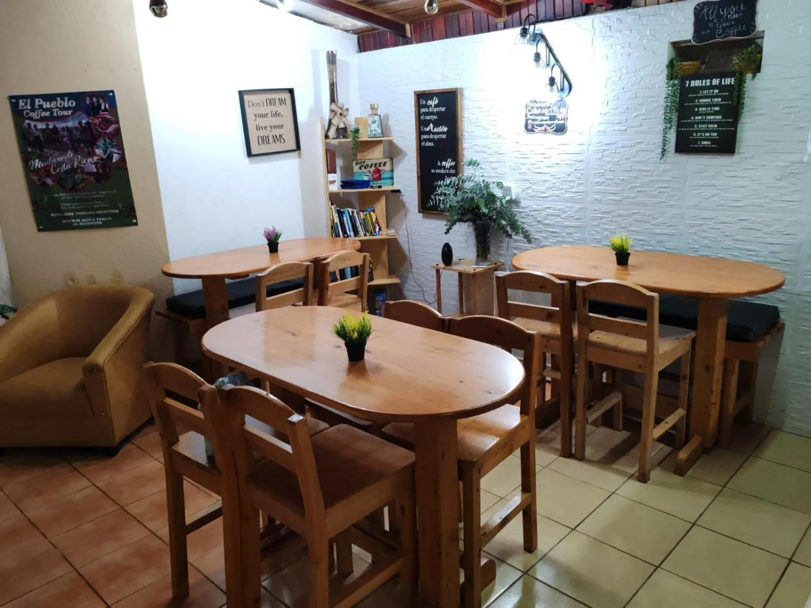 Restaurant/places to eat in Cabinas El Pueblo B&B Monteverde