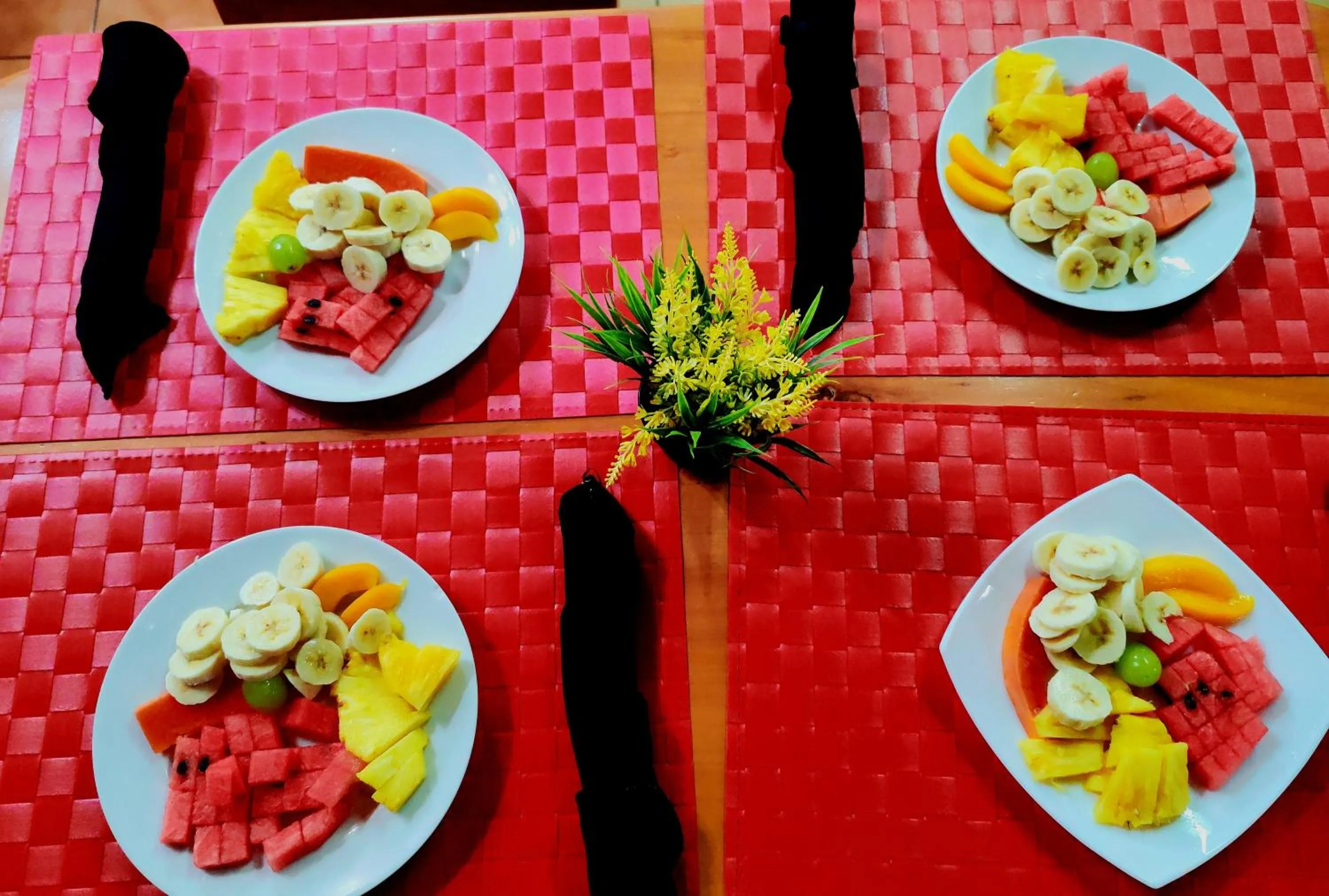 Breakfast in Cabinas El Pueblo B&B Monteverde