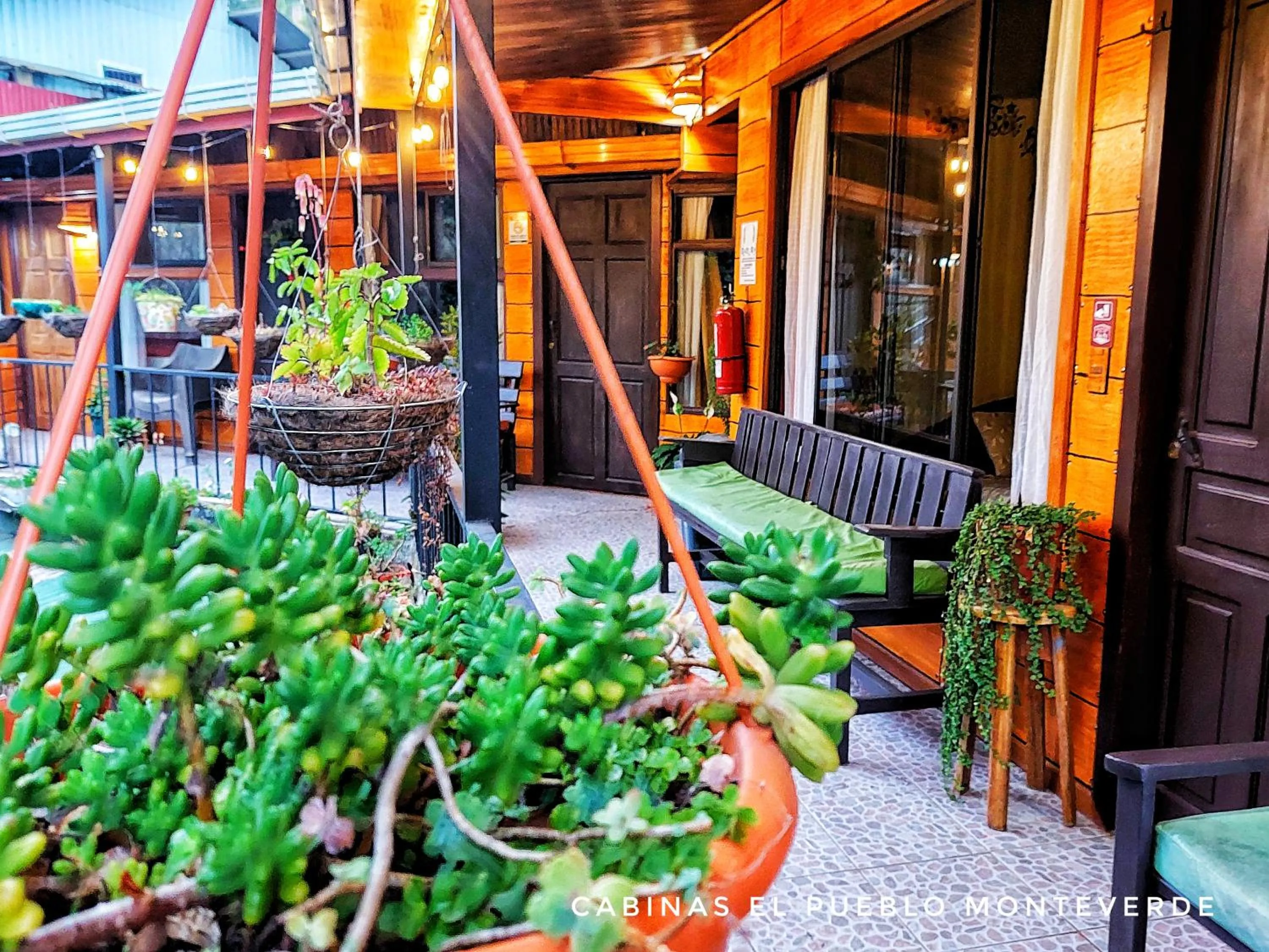Patio in Cabinas El Pueblo B&B Monteverde