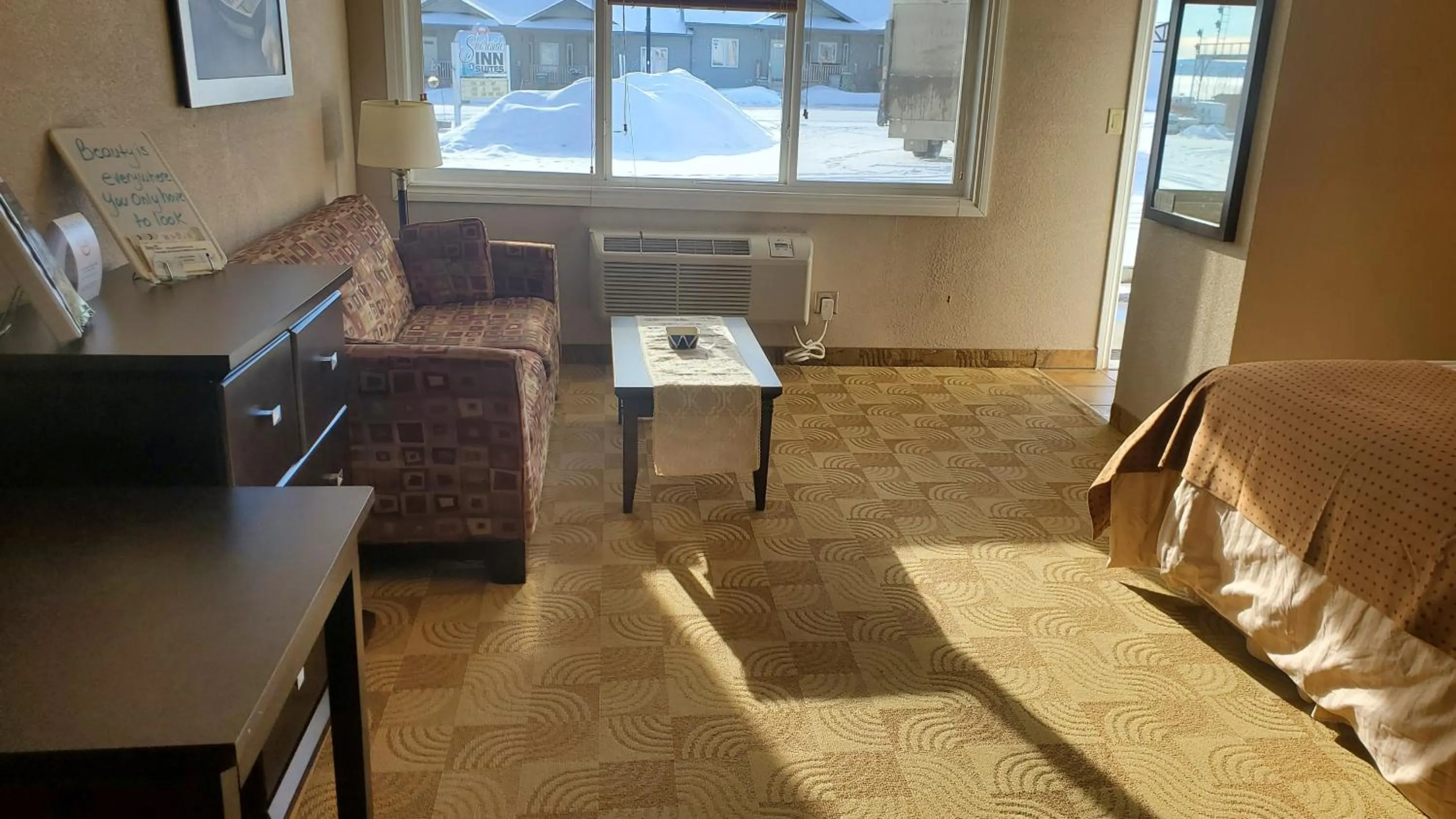 Shoreside Inn & Suites