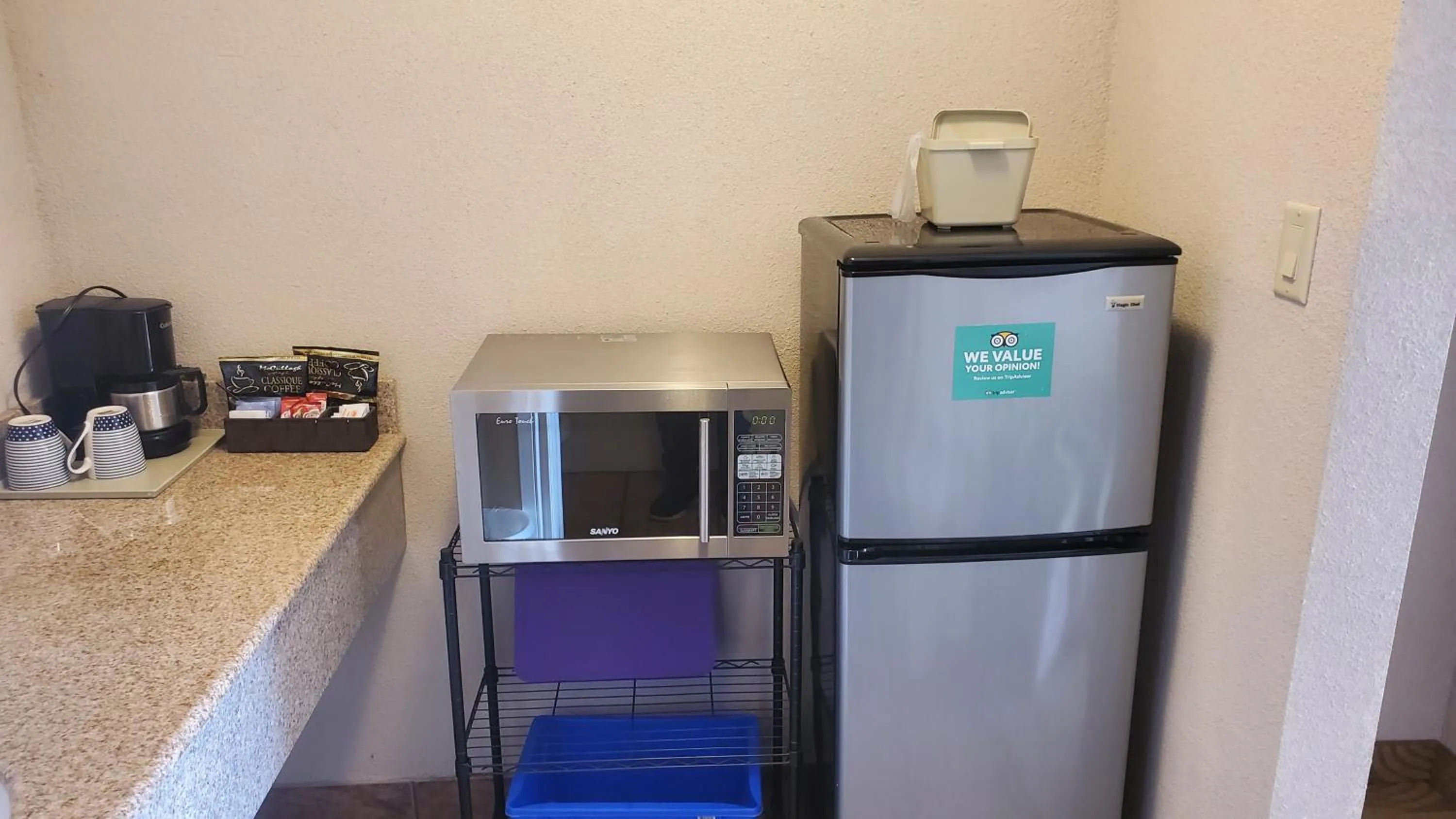 Shoreside Inn & Suites