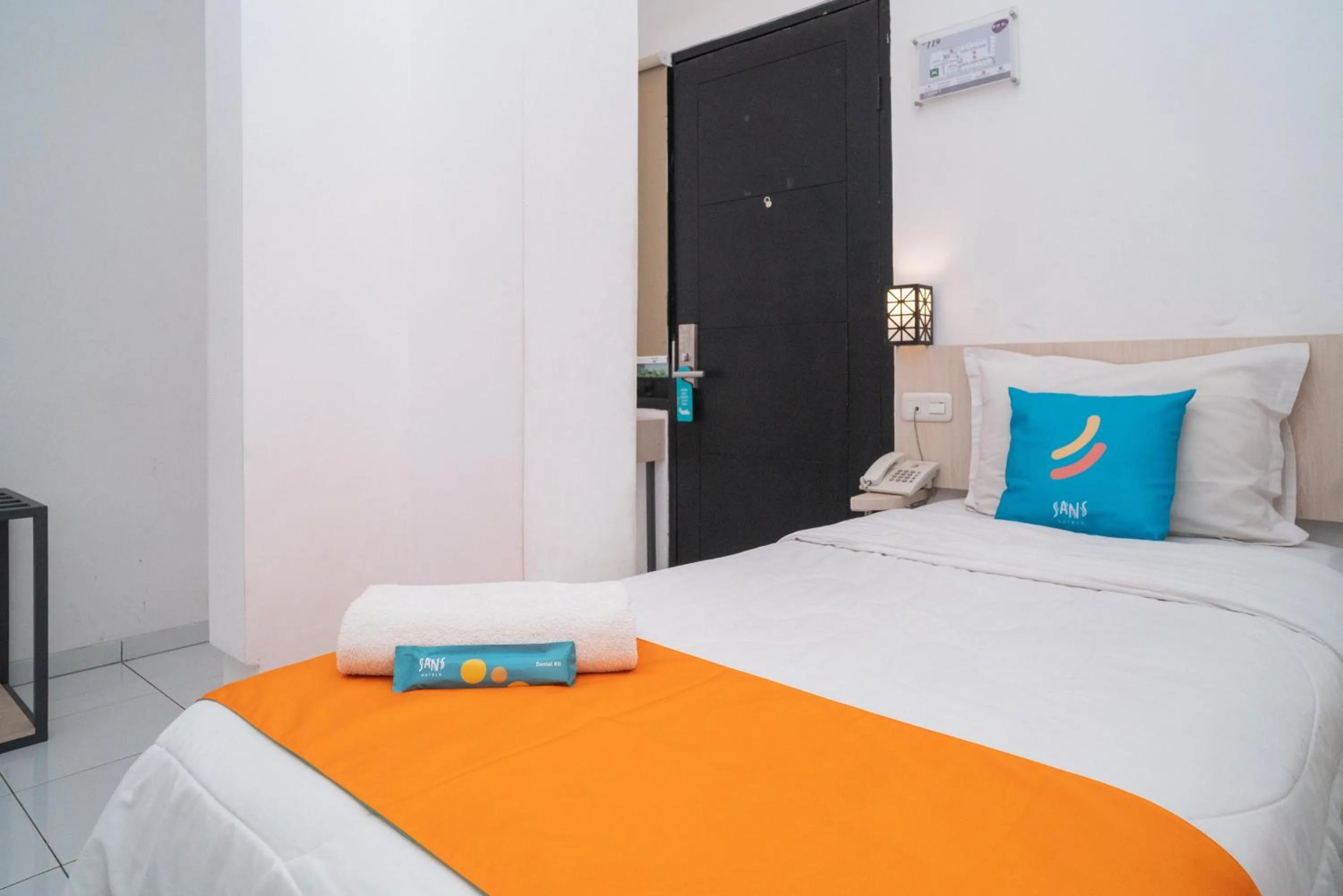 Bedroom, Bed in Sans Hotel FiFFa Premiere Malang