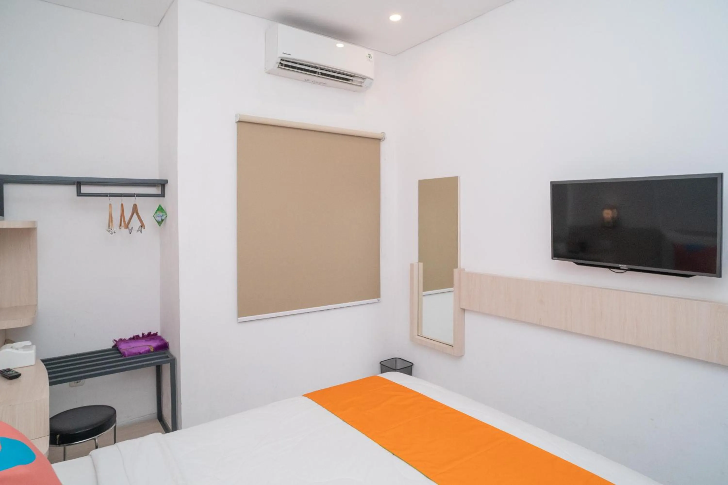 Bedroom, Bed in Sans Hotel FiFFa Premiere Malang