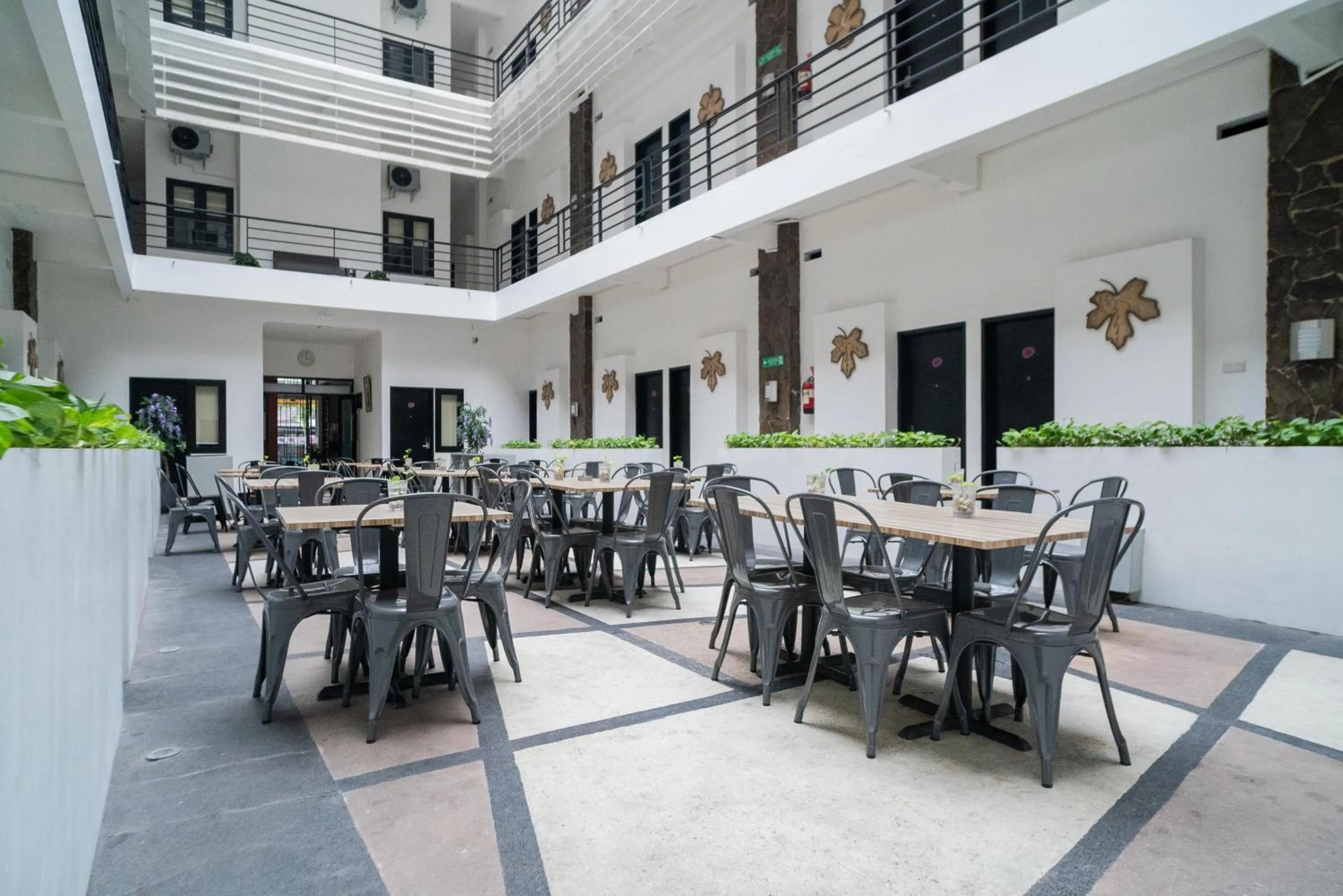Restaurant/places to eat in Sans Hotel FiFFa Premiere Malang