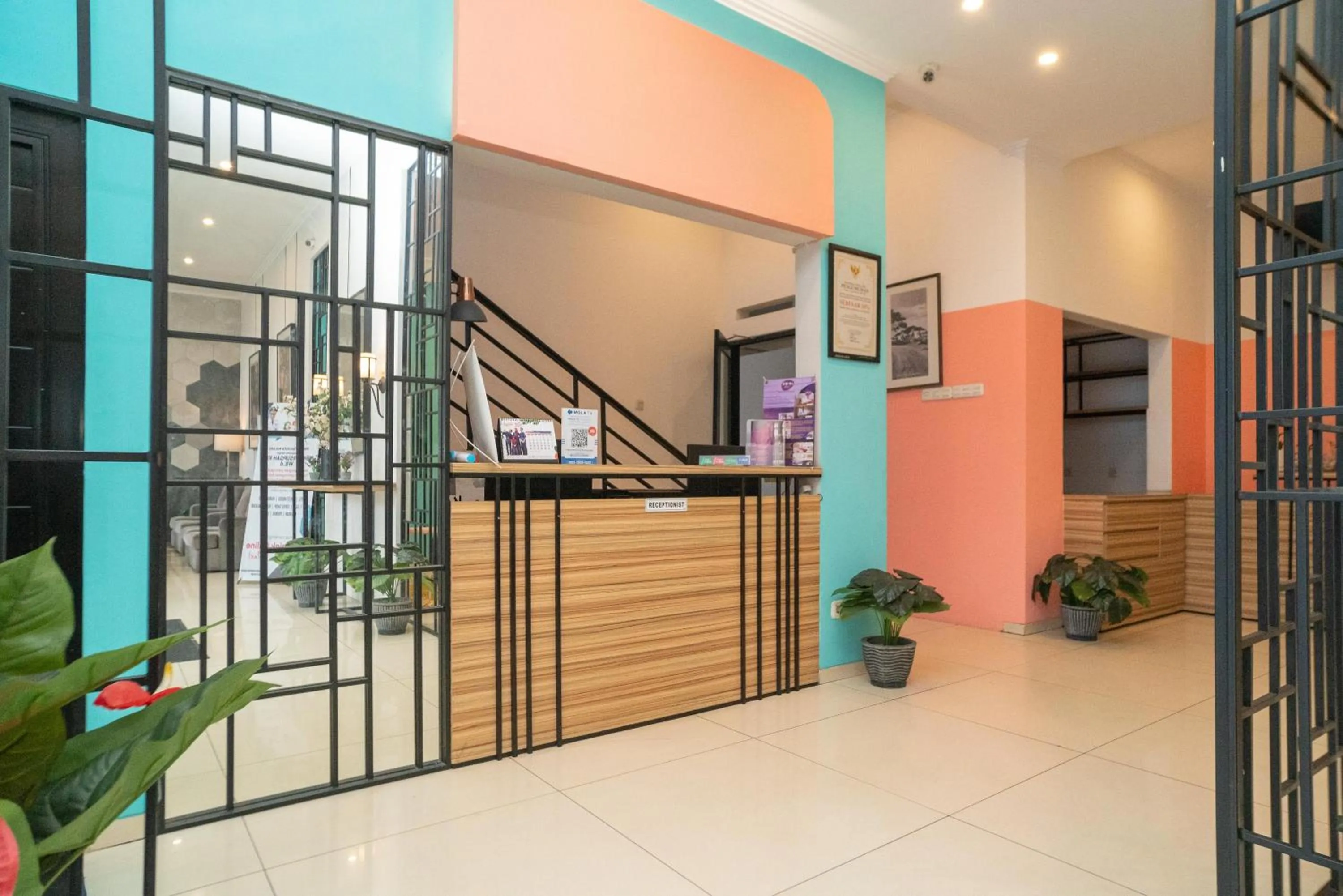 Lobby or reception in Sans Hotel FiFFa Premiere Malang