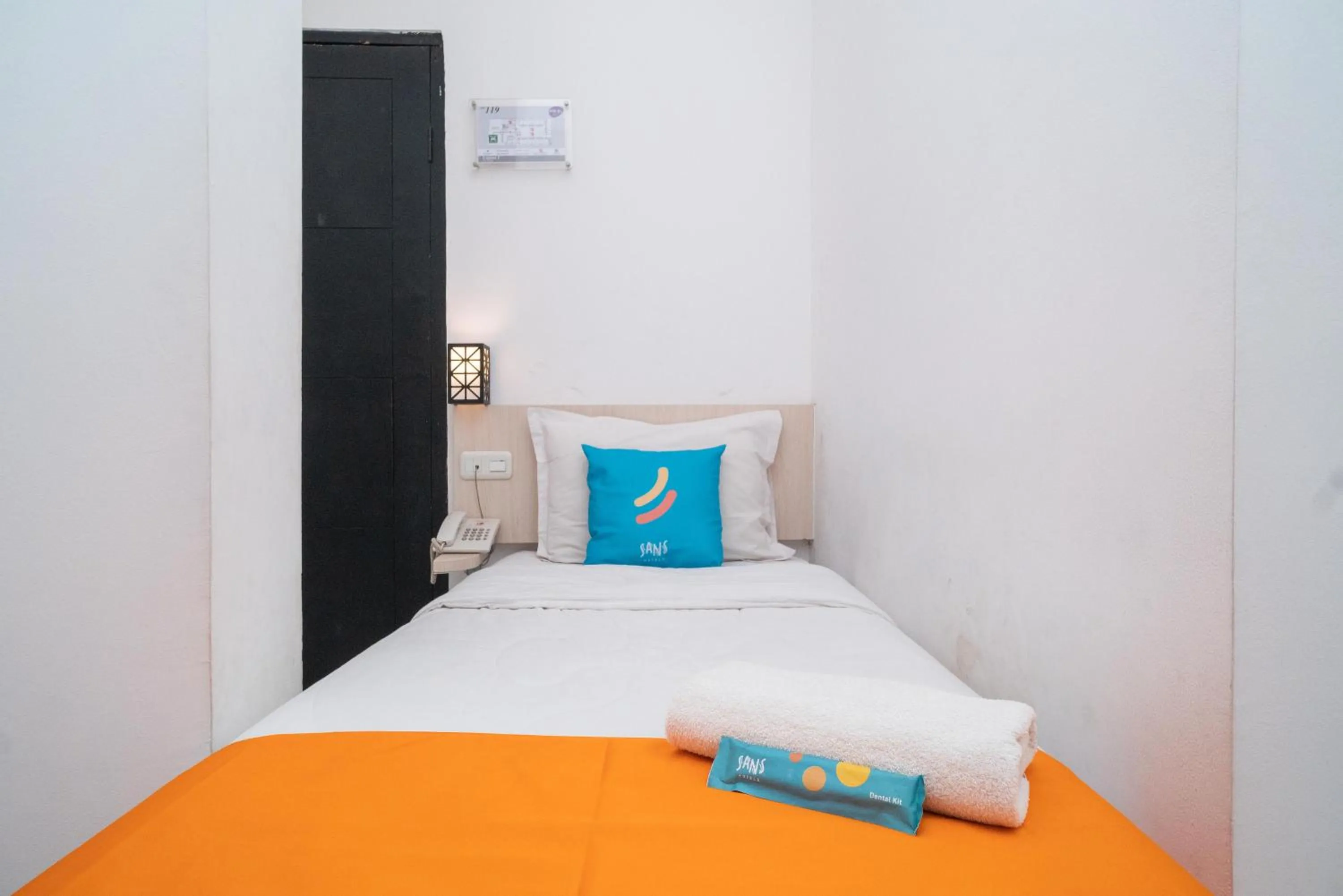 Bedroom, Bed in Sans Hotel FiFFa Premiere Malang