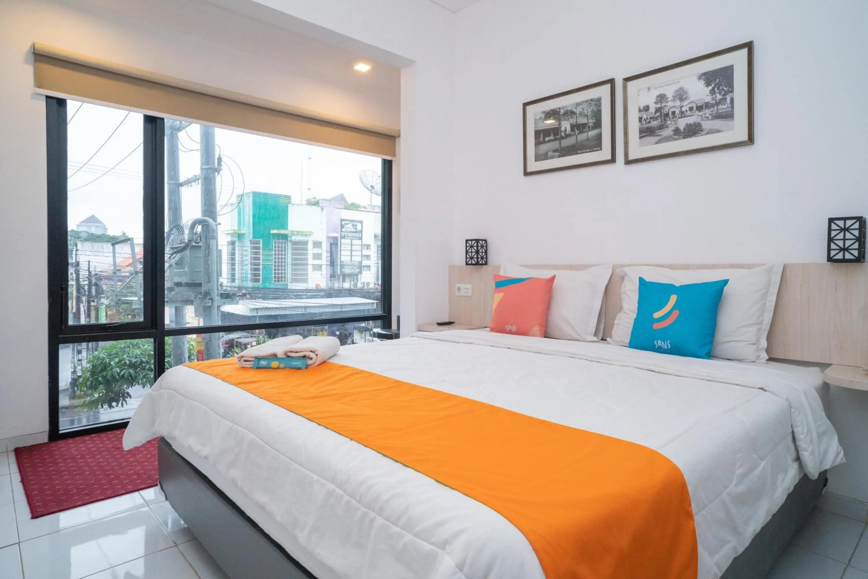 Bedroom, Bed in Sans Hotel FiFFa Premiere Malang