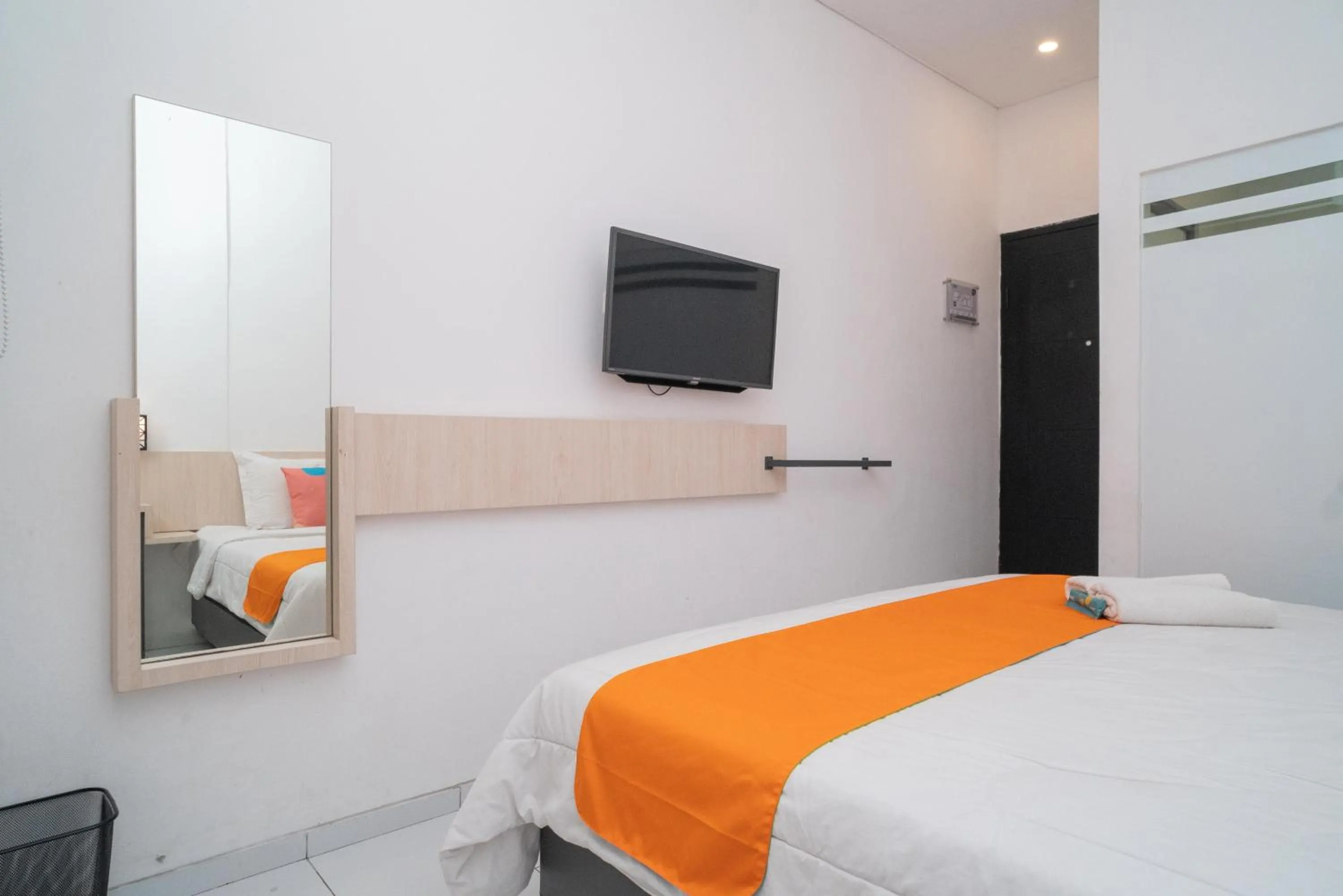 Bedroom, Bed in Sans Hotel FiFFa Premiere Malang