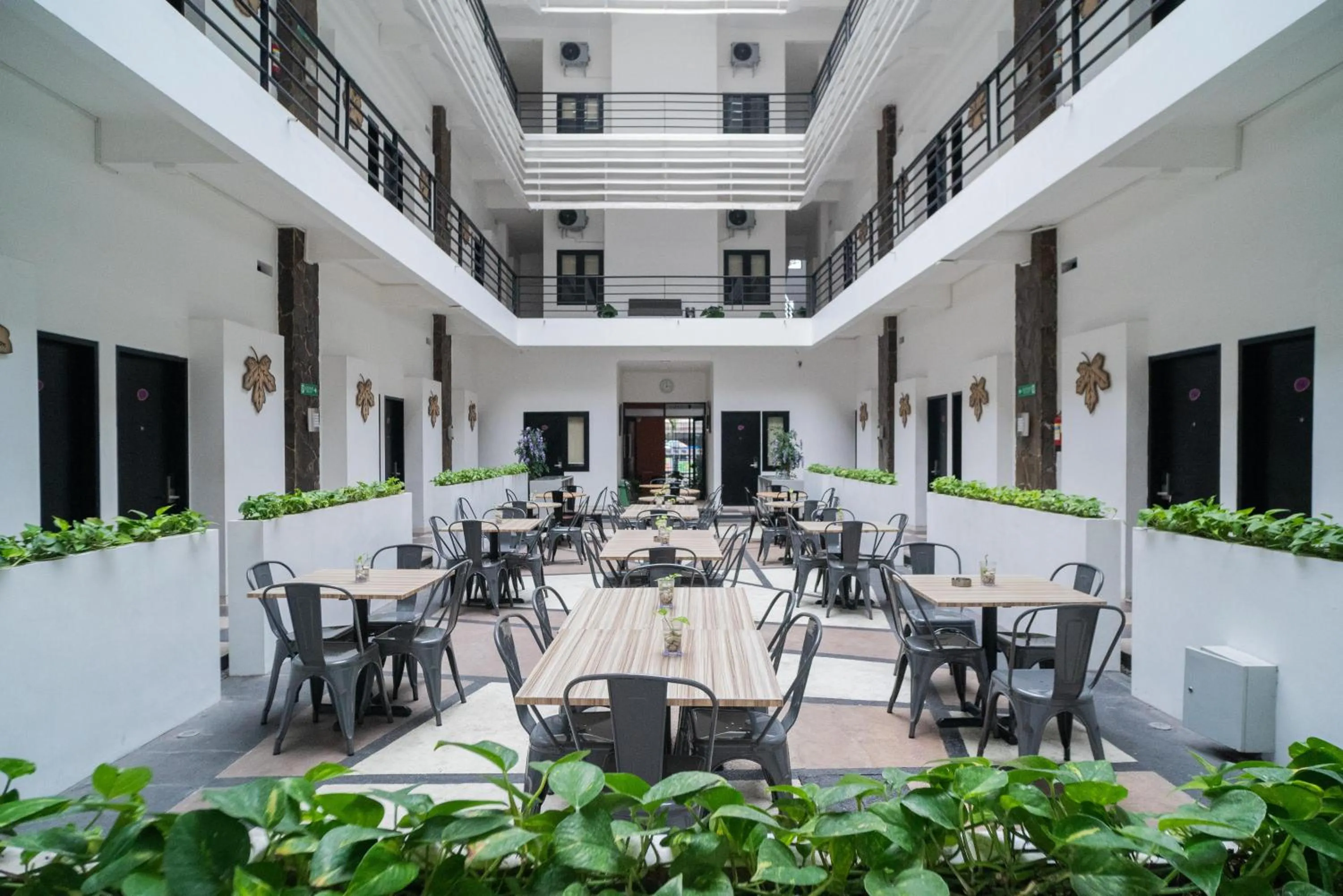 Restaurant/places to eat in Sans Hotel FiFFa Premiere Malang