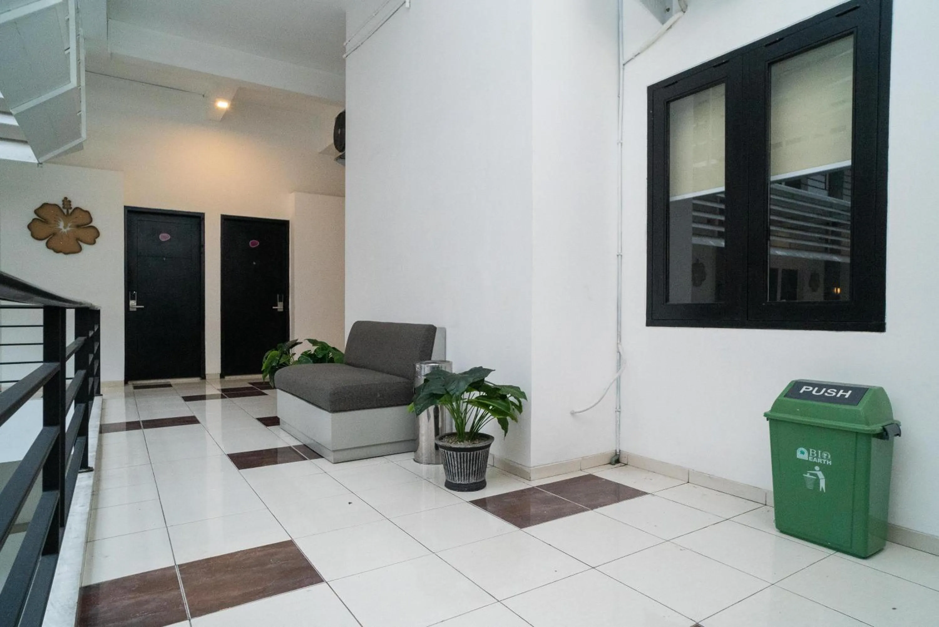 Seating area in Sans Hotel FiFFa Premiere Malang