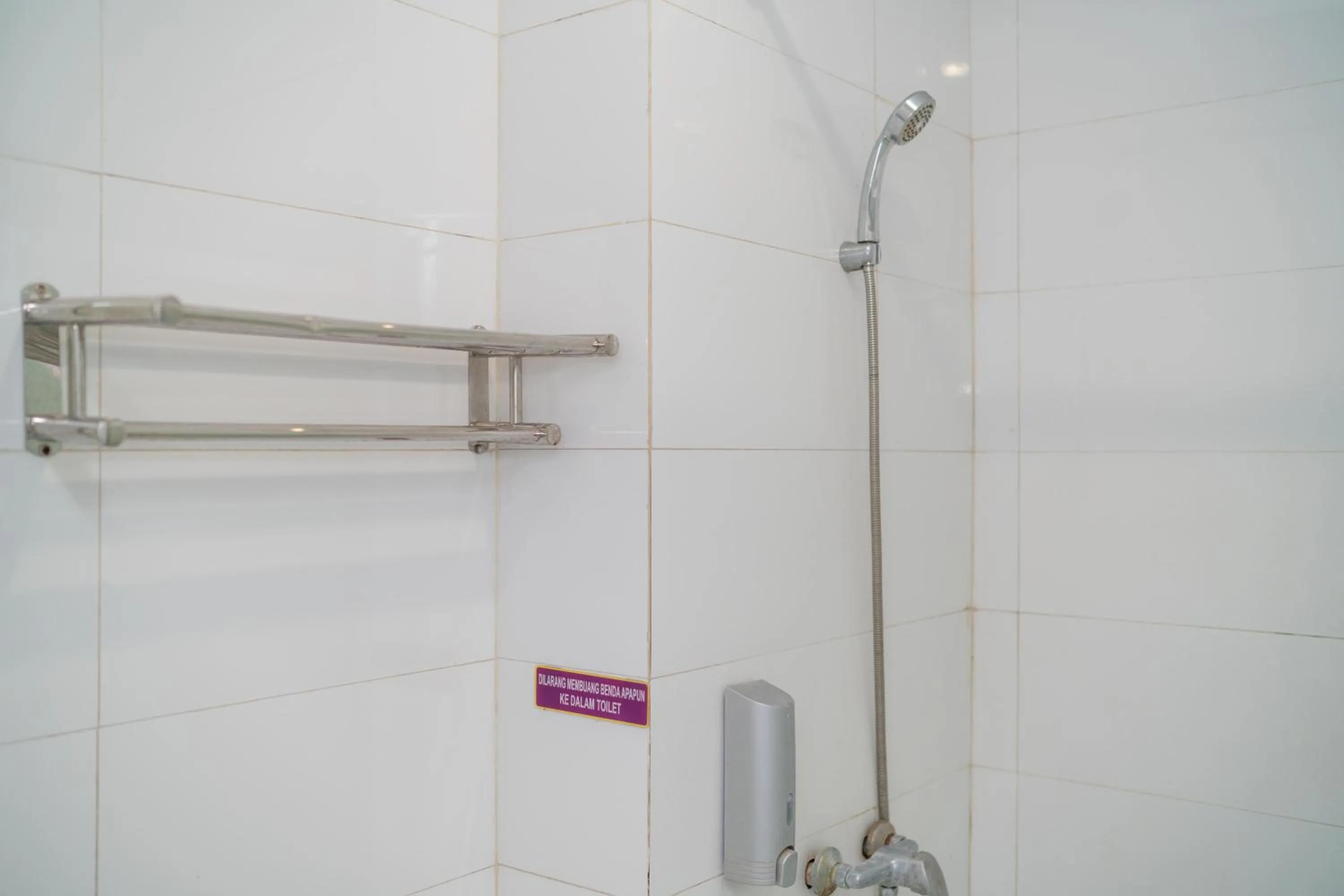 Bathroom in Sans Hotel FiFFa Premiere Malang