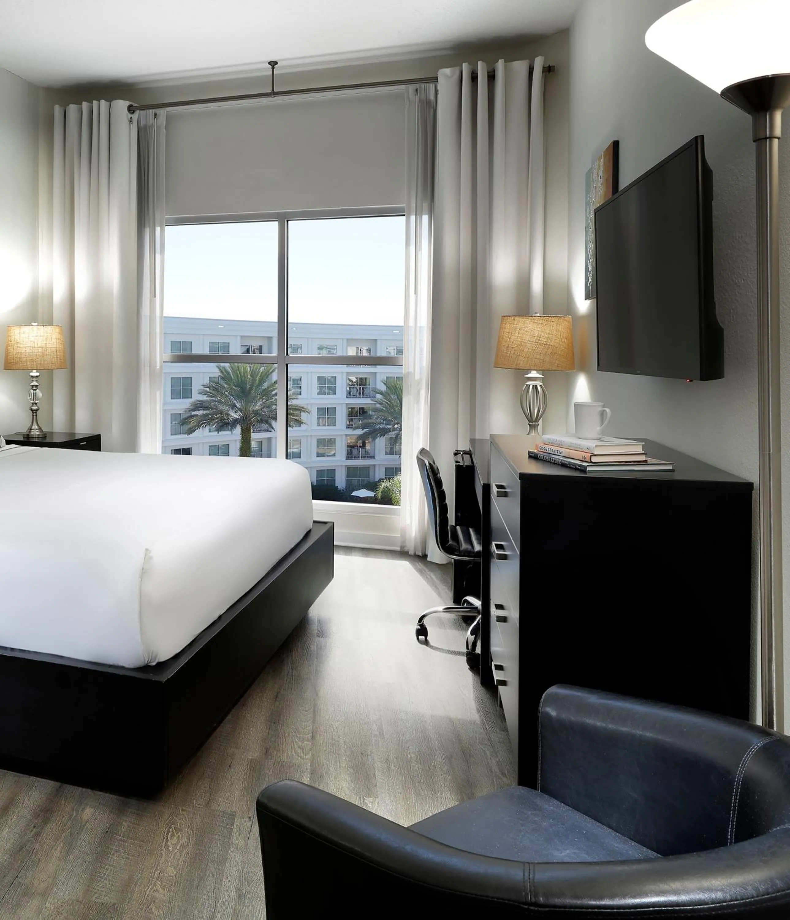 Property building, Bed in Meliá Orlando Celebration