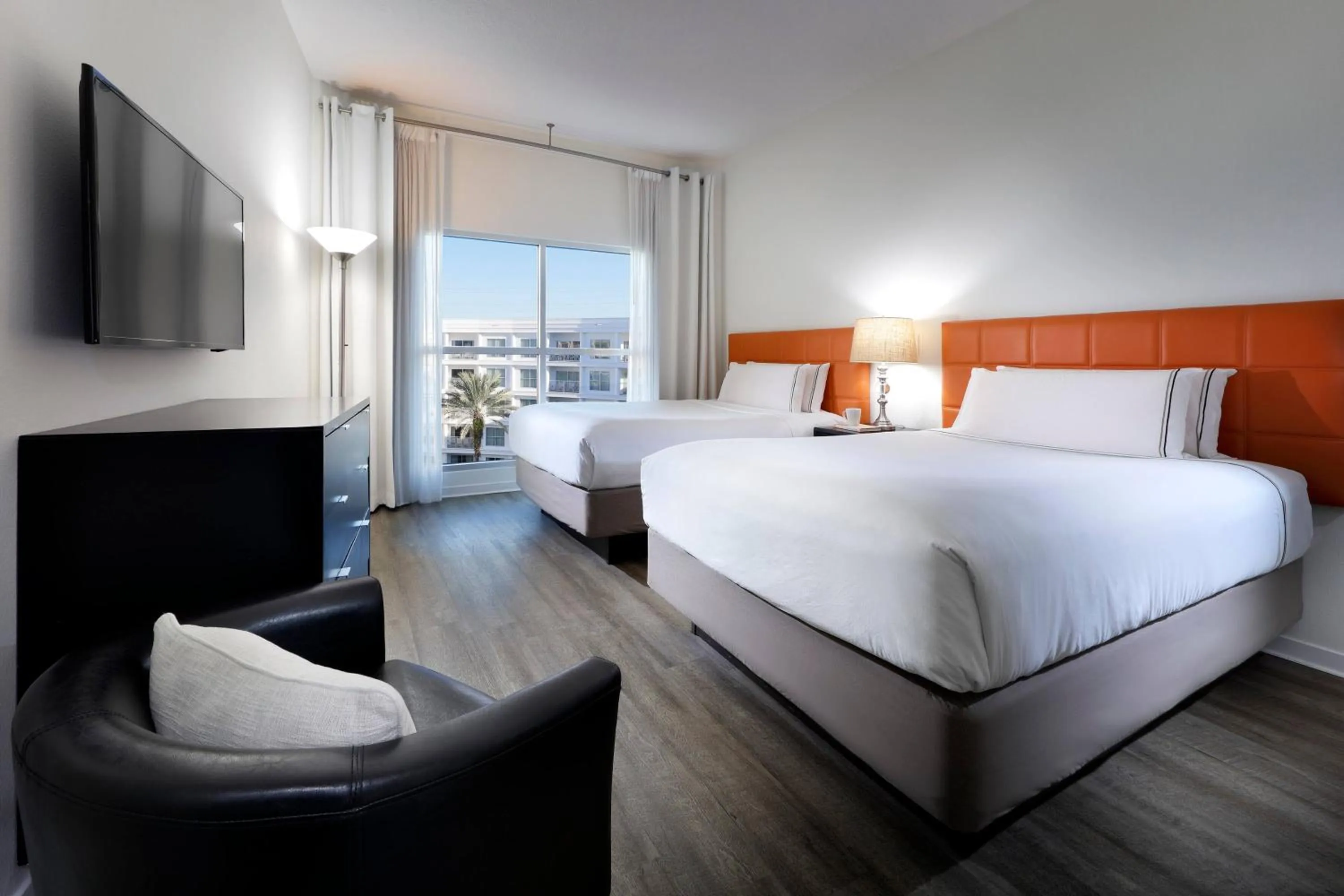 Property building, Bed in Meliá Orlando Celebration