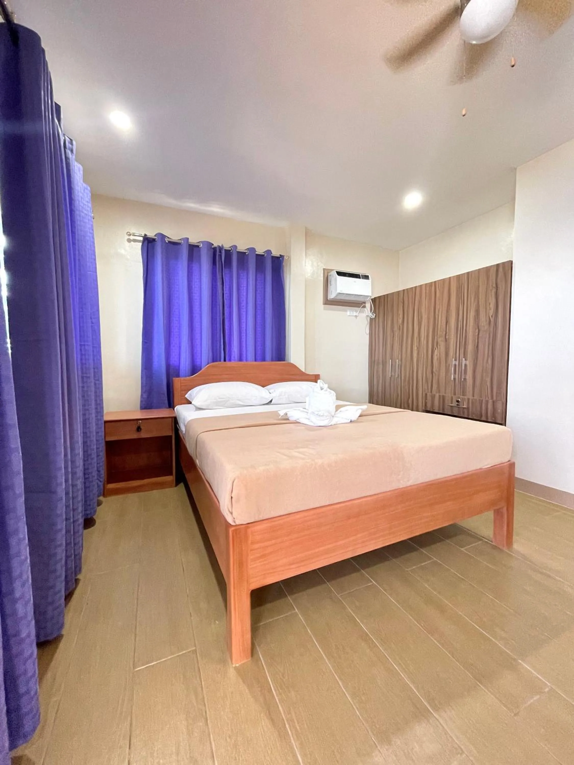 Bed in Marina Village