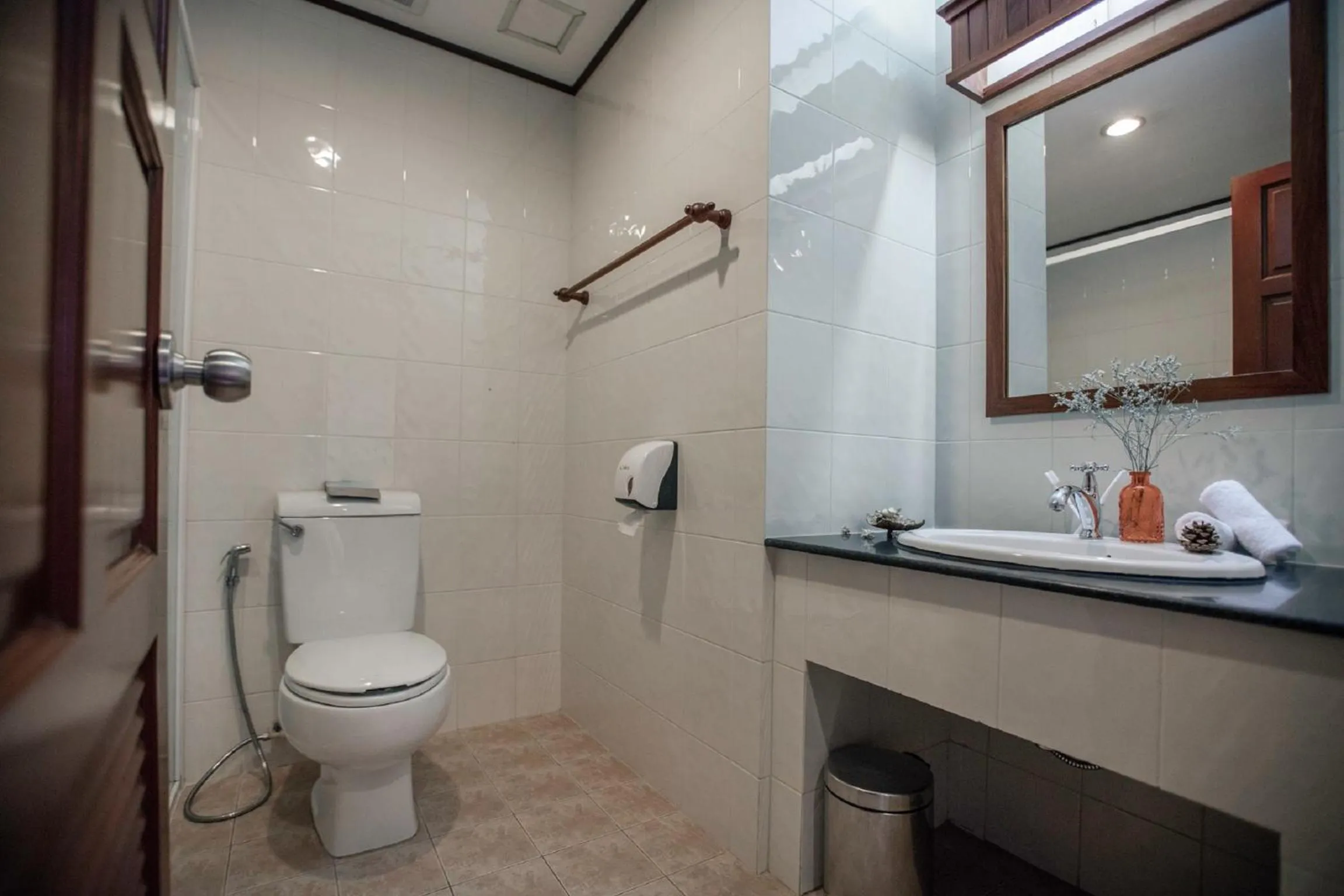 Bathroom in Lao Orchid Hotel