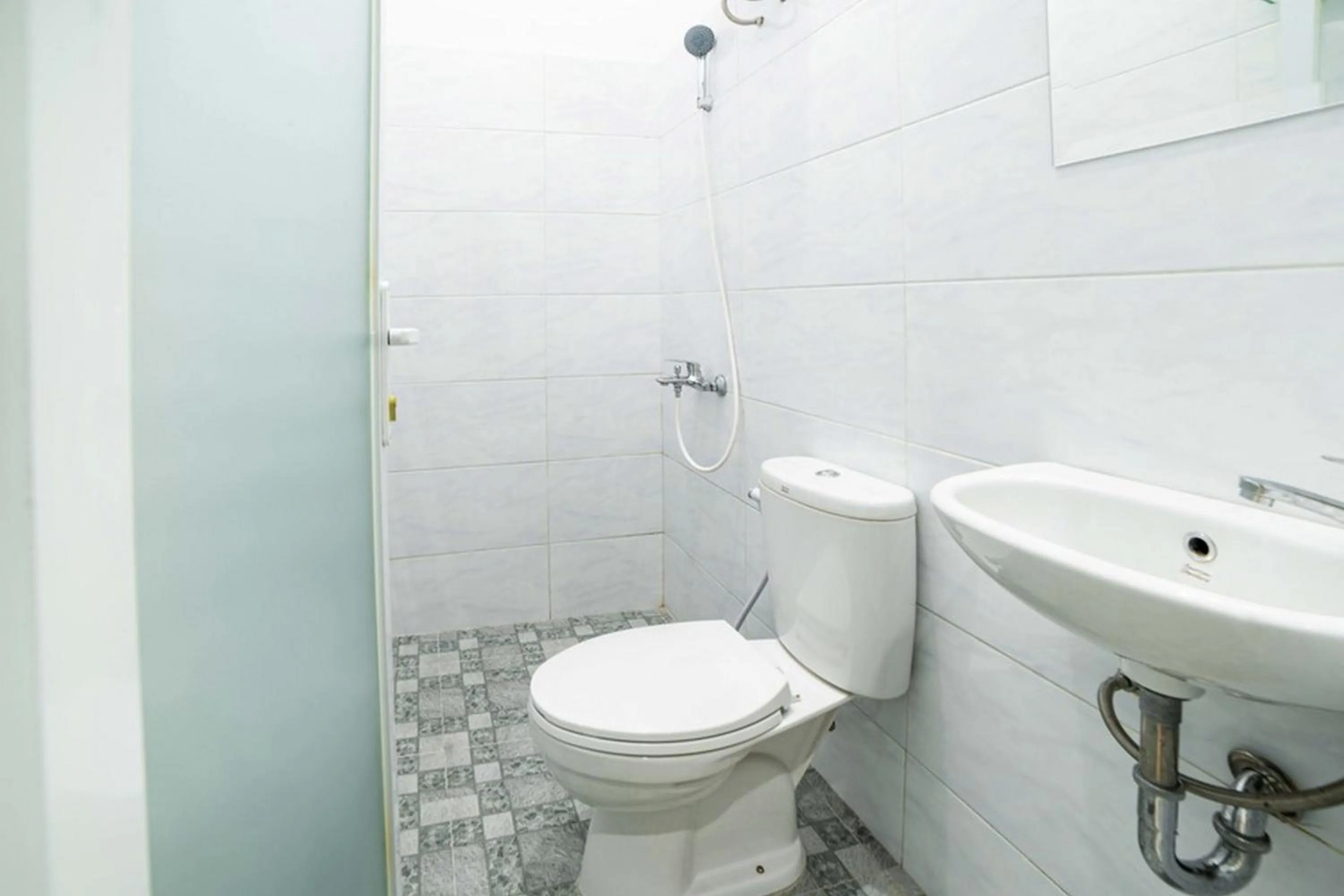Bathroom in RedDoorz Plus near Thamrin Plaza Medan