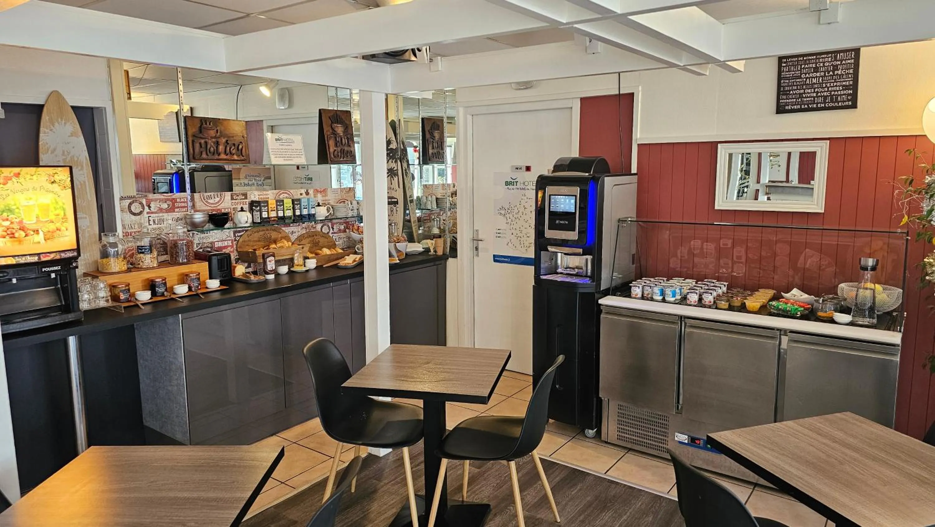 Buffet breakfast in Brit Hotel Essentiel Pau Lescar