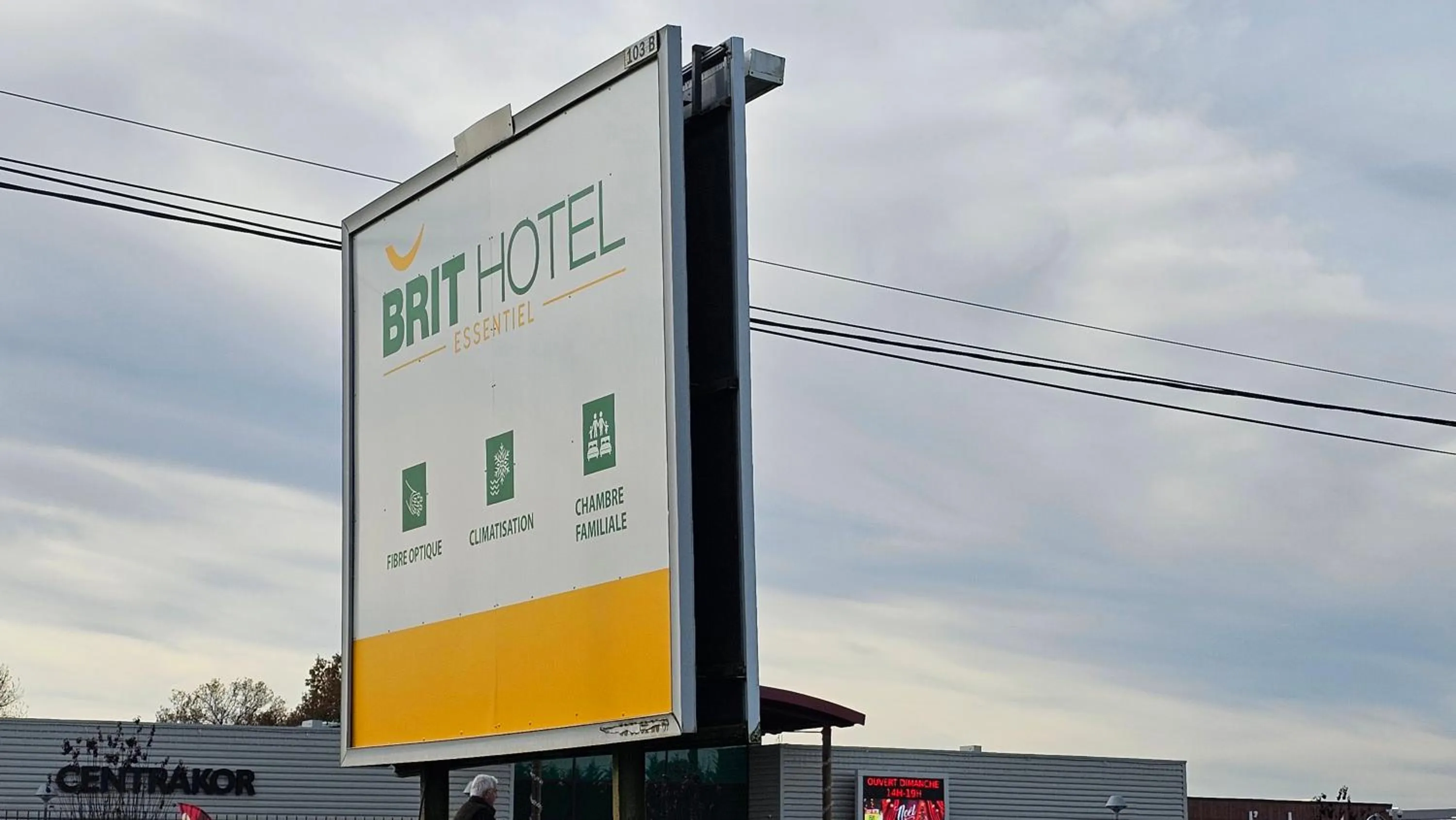 Property logo or sign in Brit Hotel Essentiel Pau Lescar