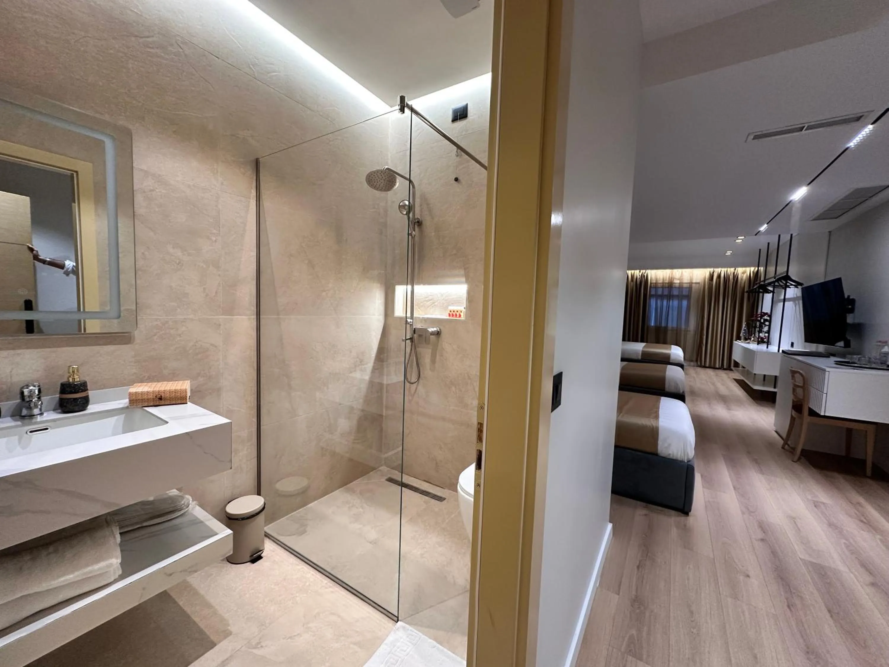 Shower in Sky 2 Hotel Tirana