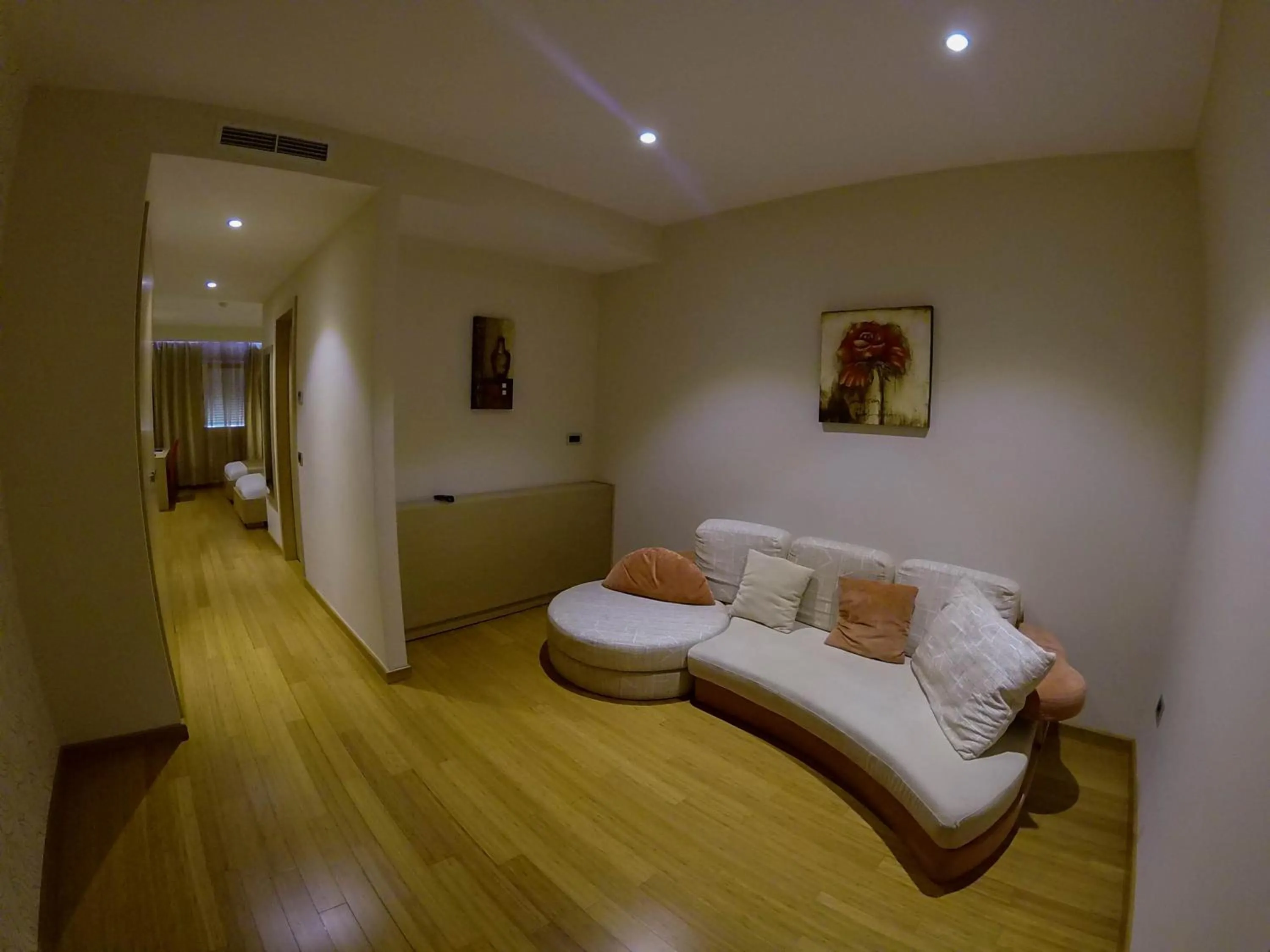 Bed in Sky 2 Hotel Tirana