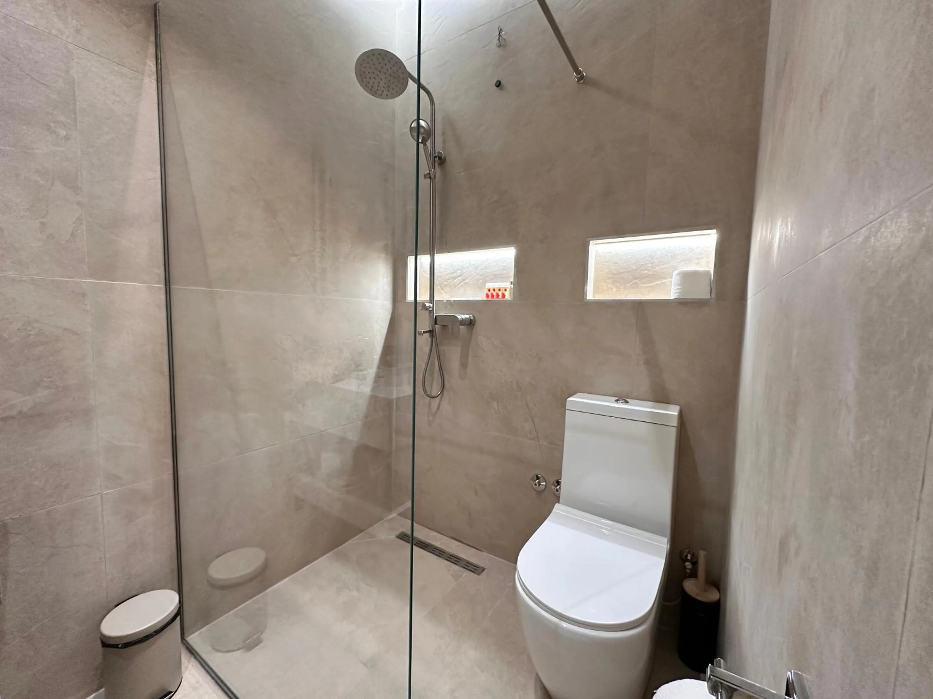 Shower in Sky 2 Hotel Tirana