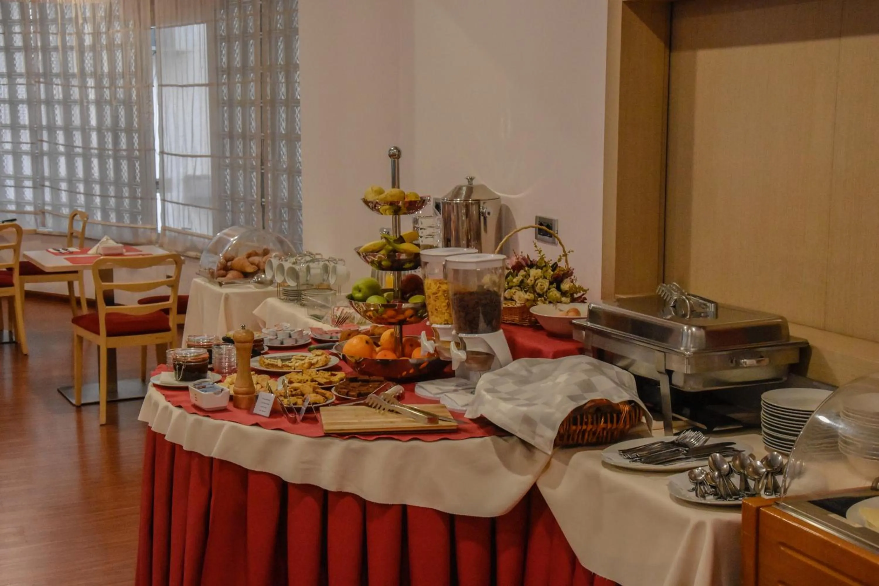 Restaurant/places to eat in Sky 2 Hotel Tirana