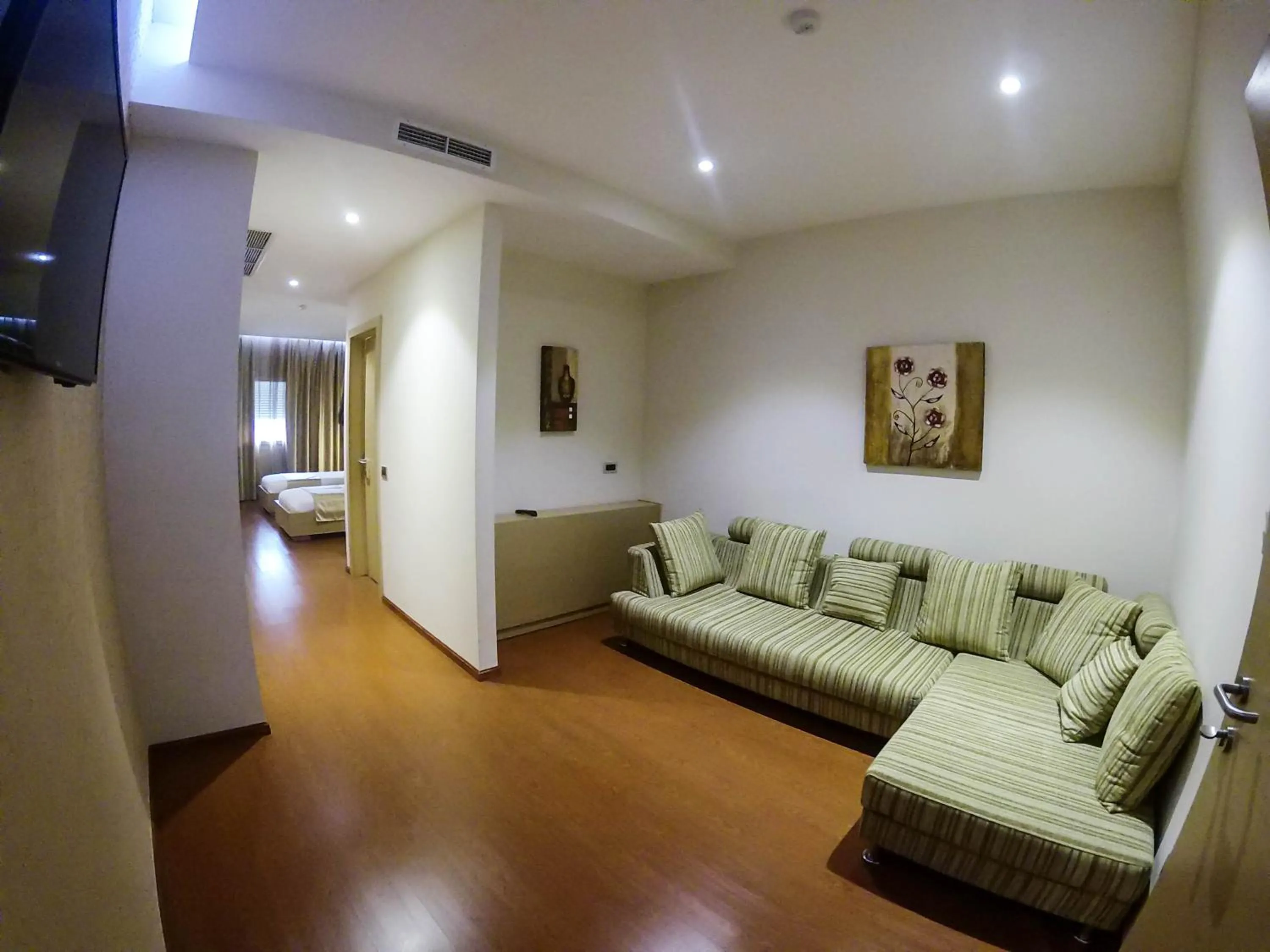 Bed in Sky 2 Hotel Tirana