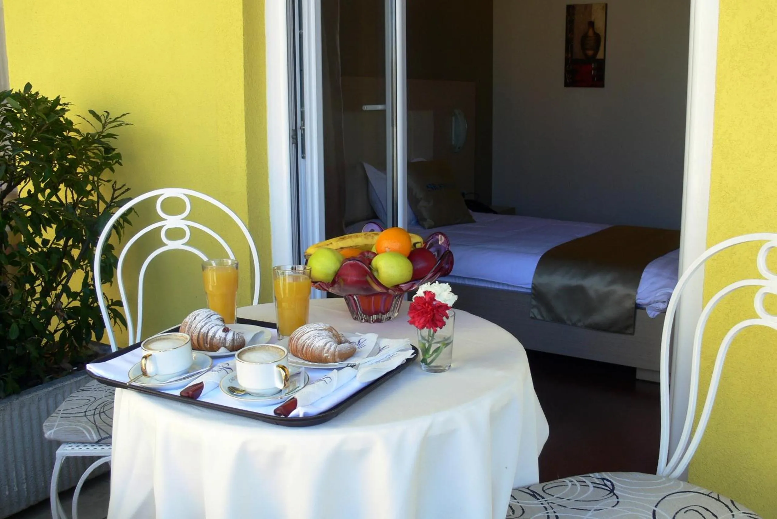 Bed in Sky 2 Hotel Tirana