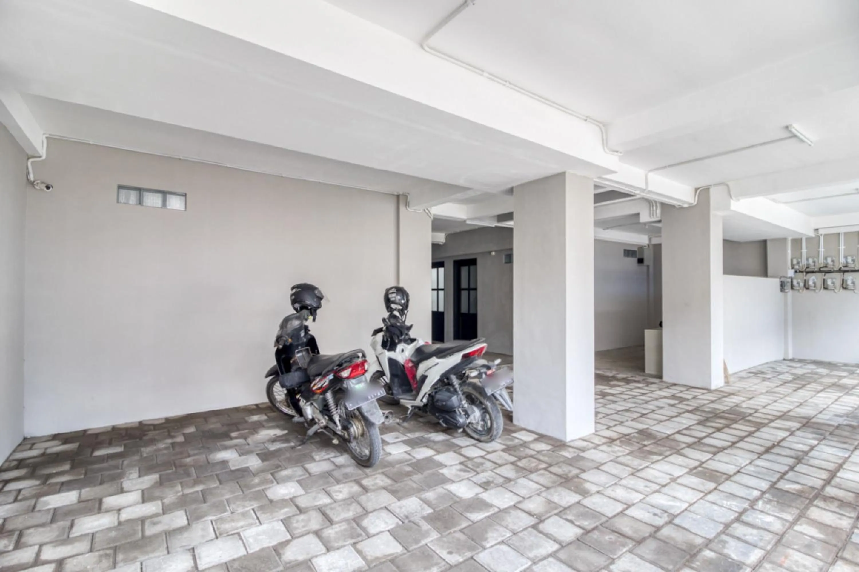 Lobby or reception in RedDoorz Syariah near Galeria Mall Yogyakarta