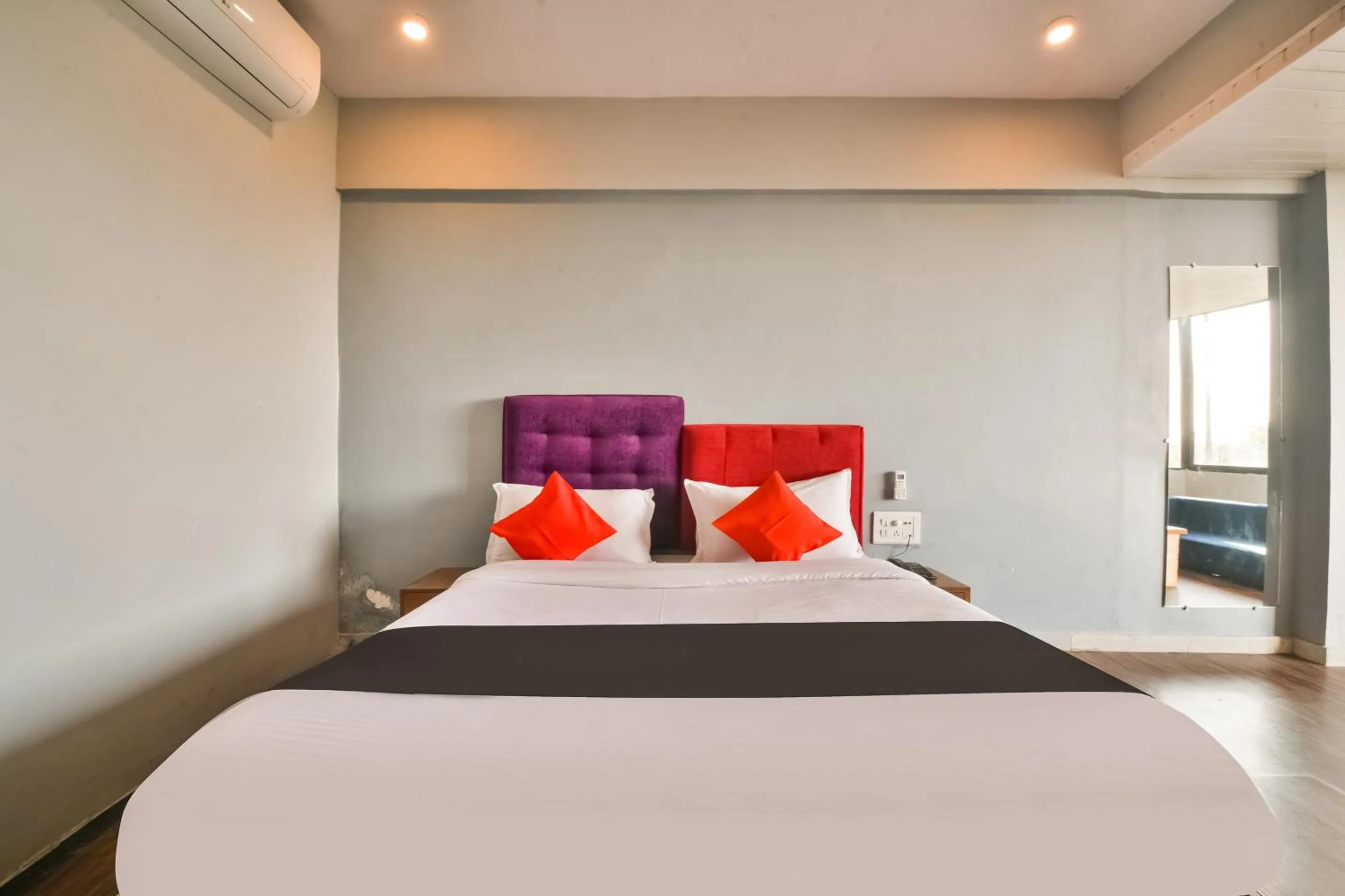 Bedroom, Bed in Capital O Amit Palace